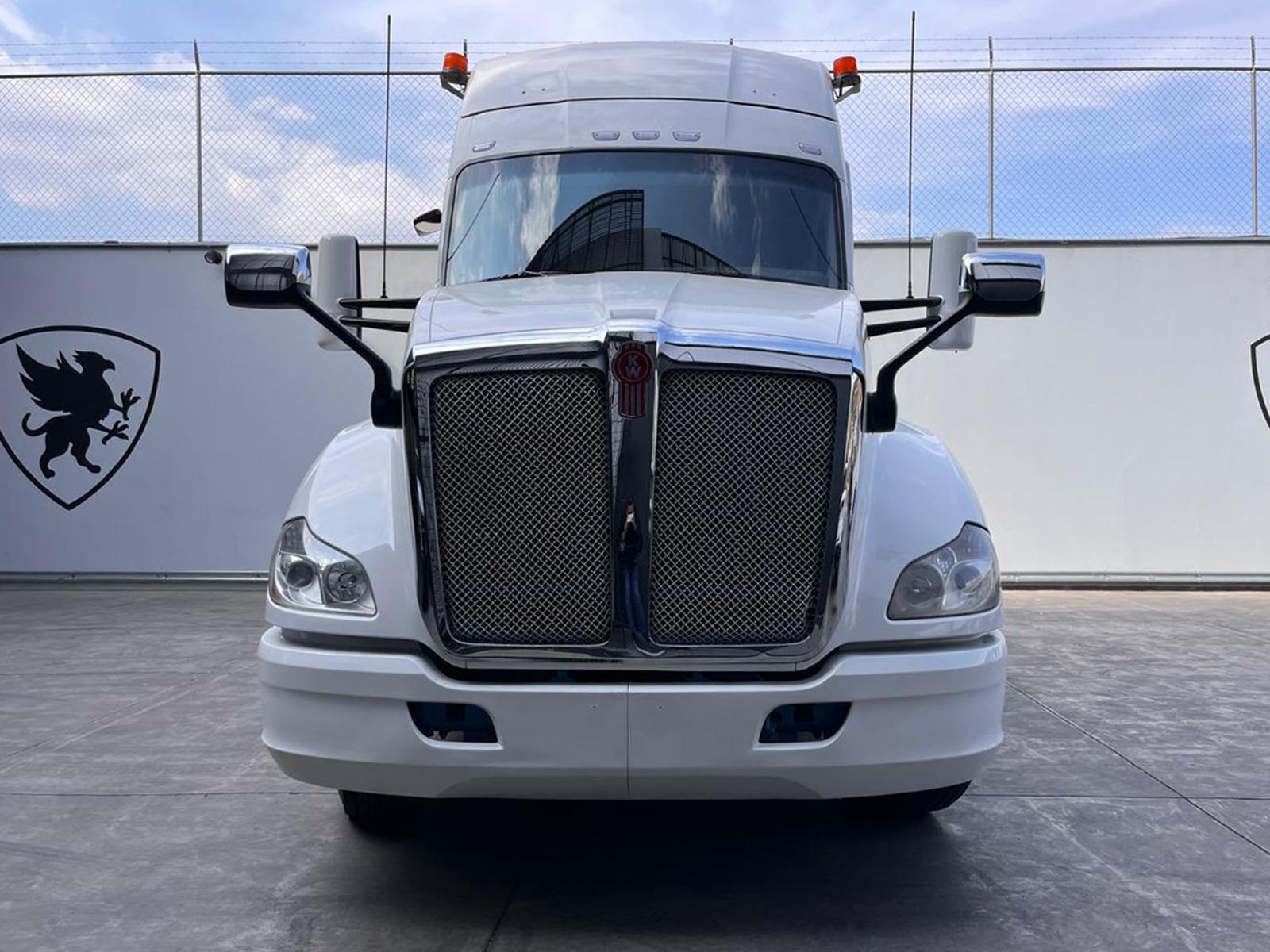 2018 KENWORTH T680 - FRONT
