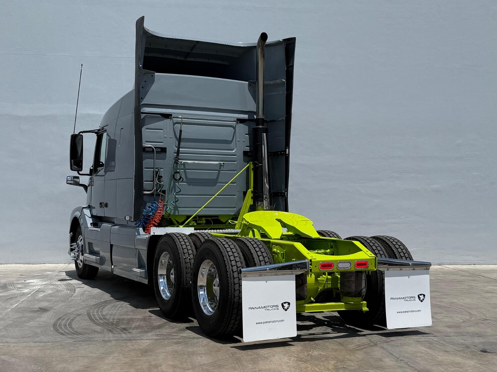 2015 VOLVO TRUCKS VNL - REAR_DRIVER_SIDE