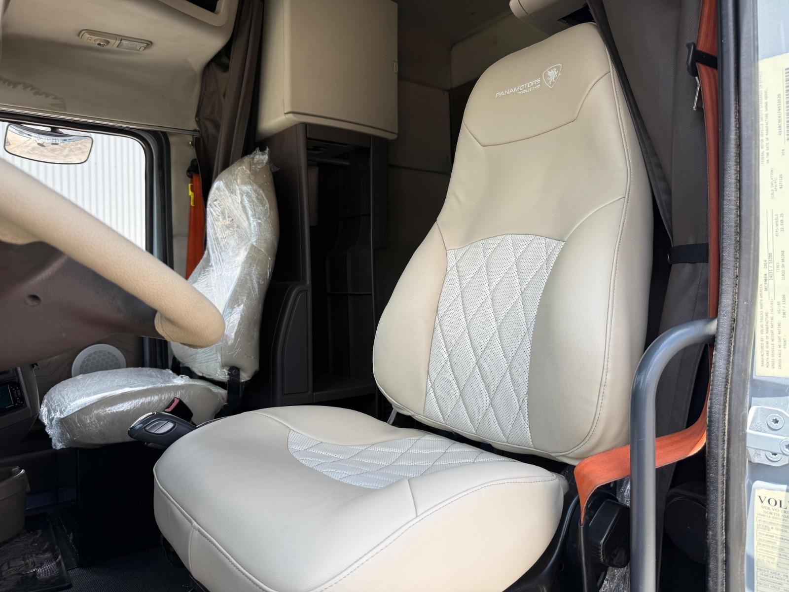 2015 VOLVO TRUCKS VNL - SEATS_FRONT