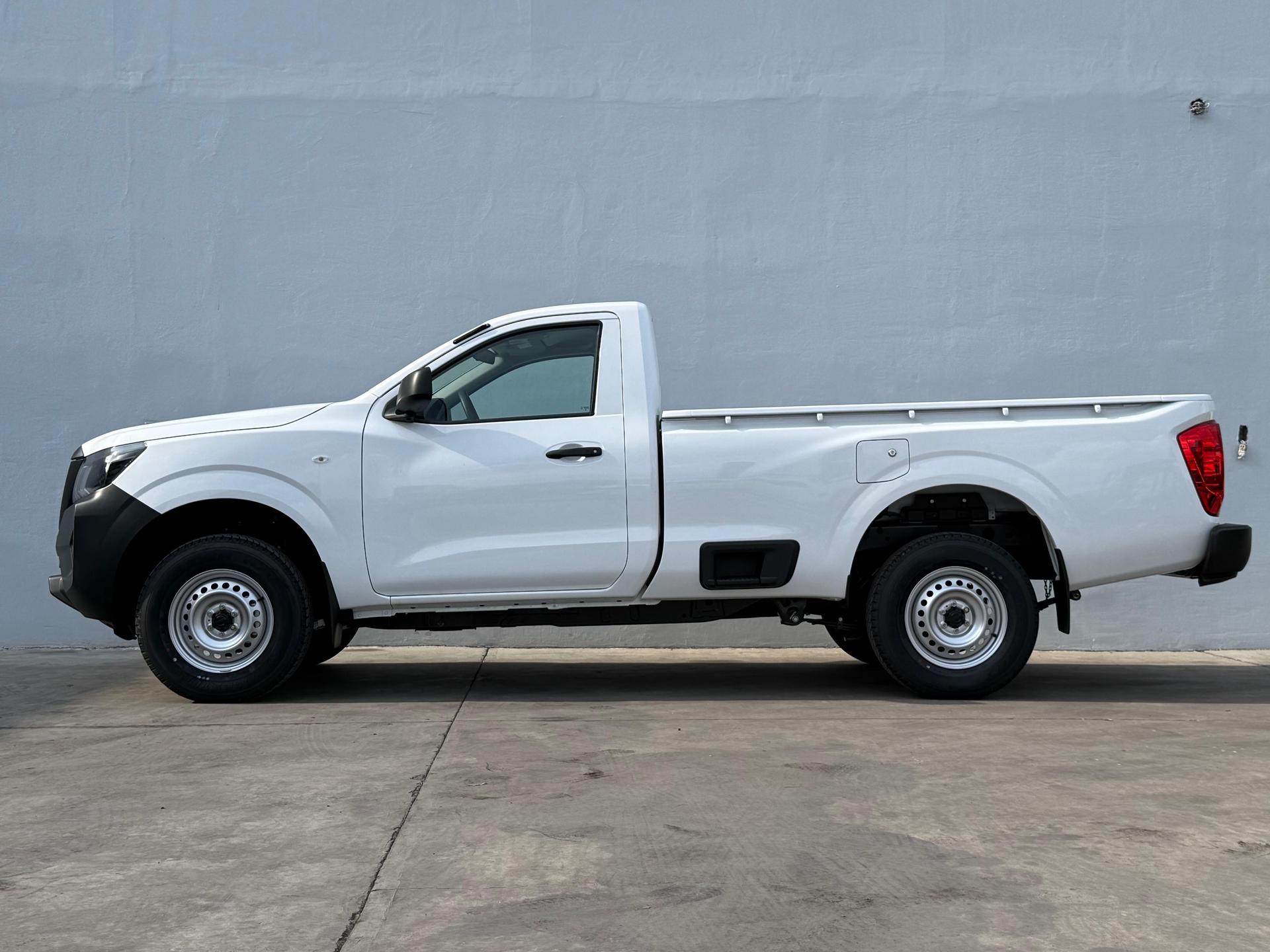 2026 NISSAN NP300 - SIDE_LEFT