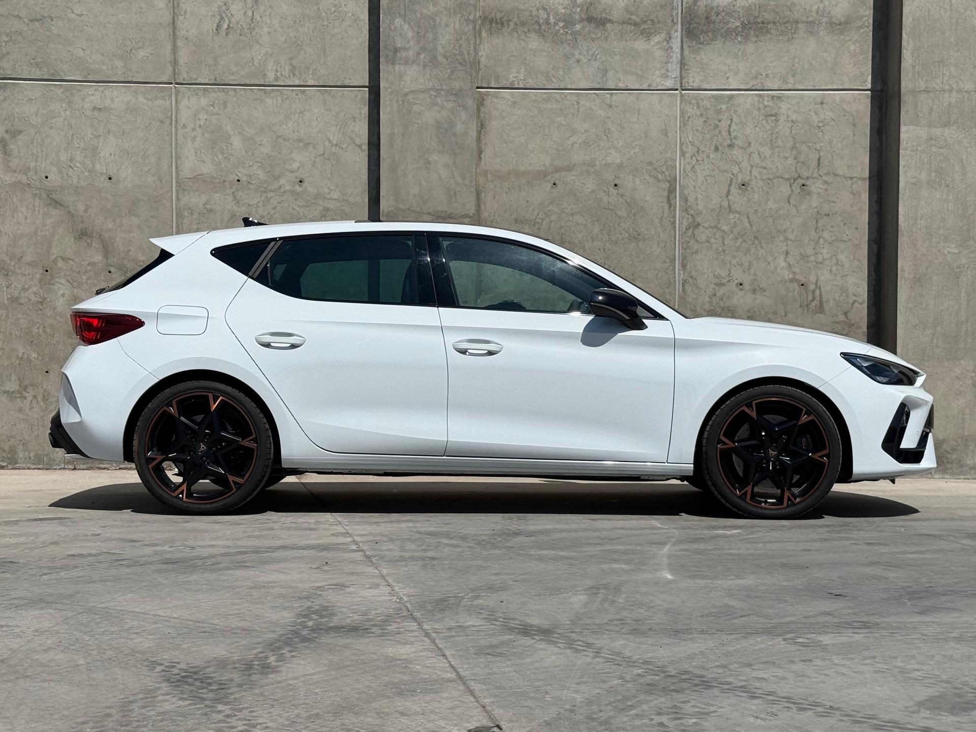 2026 CUPRA Leon - SIDE_RIGHT