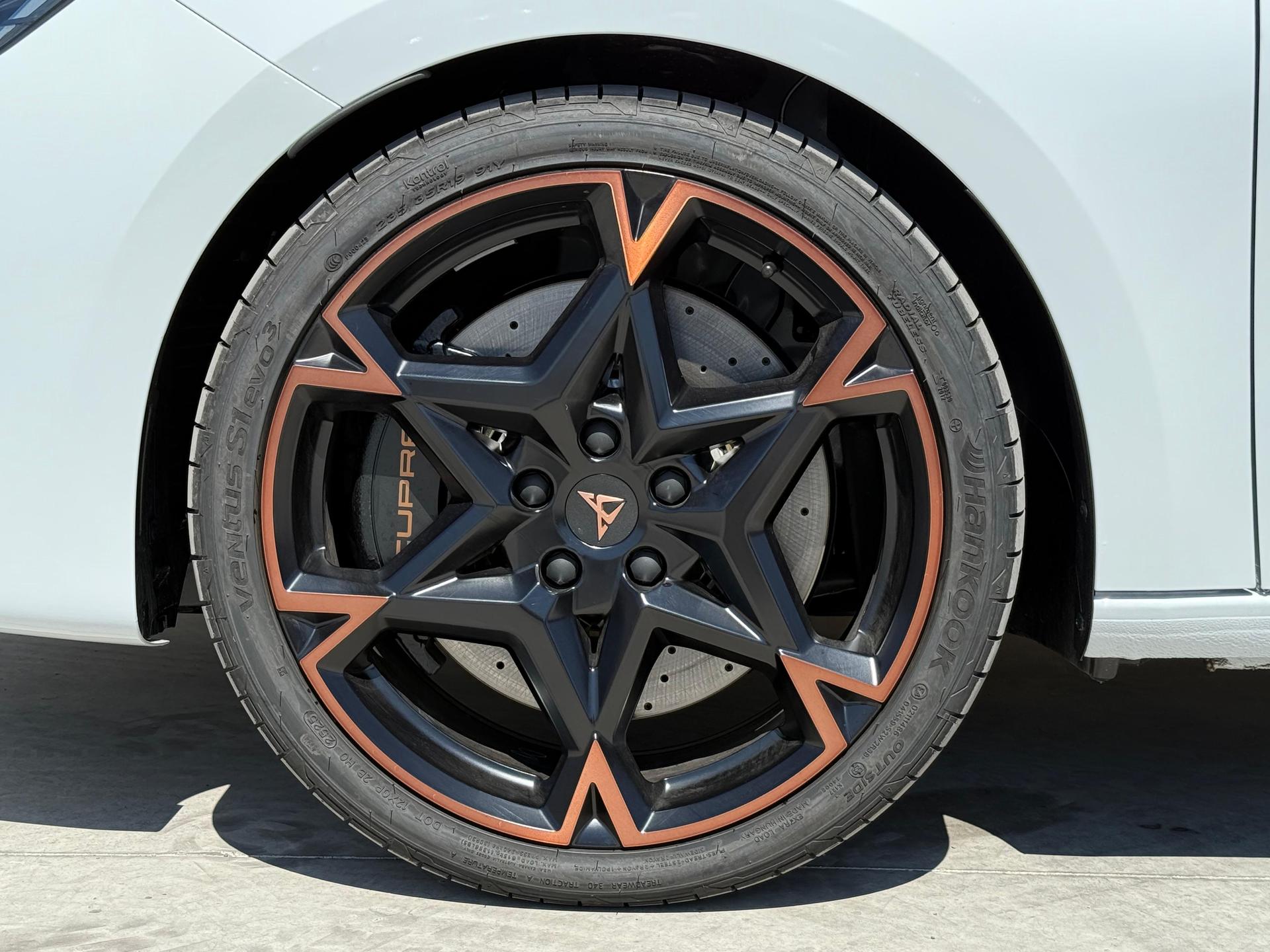 2026 CUPRA Leon - TIRES