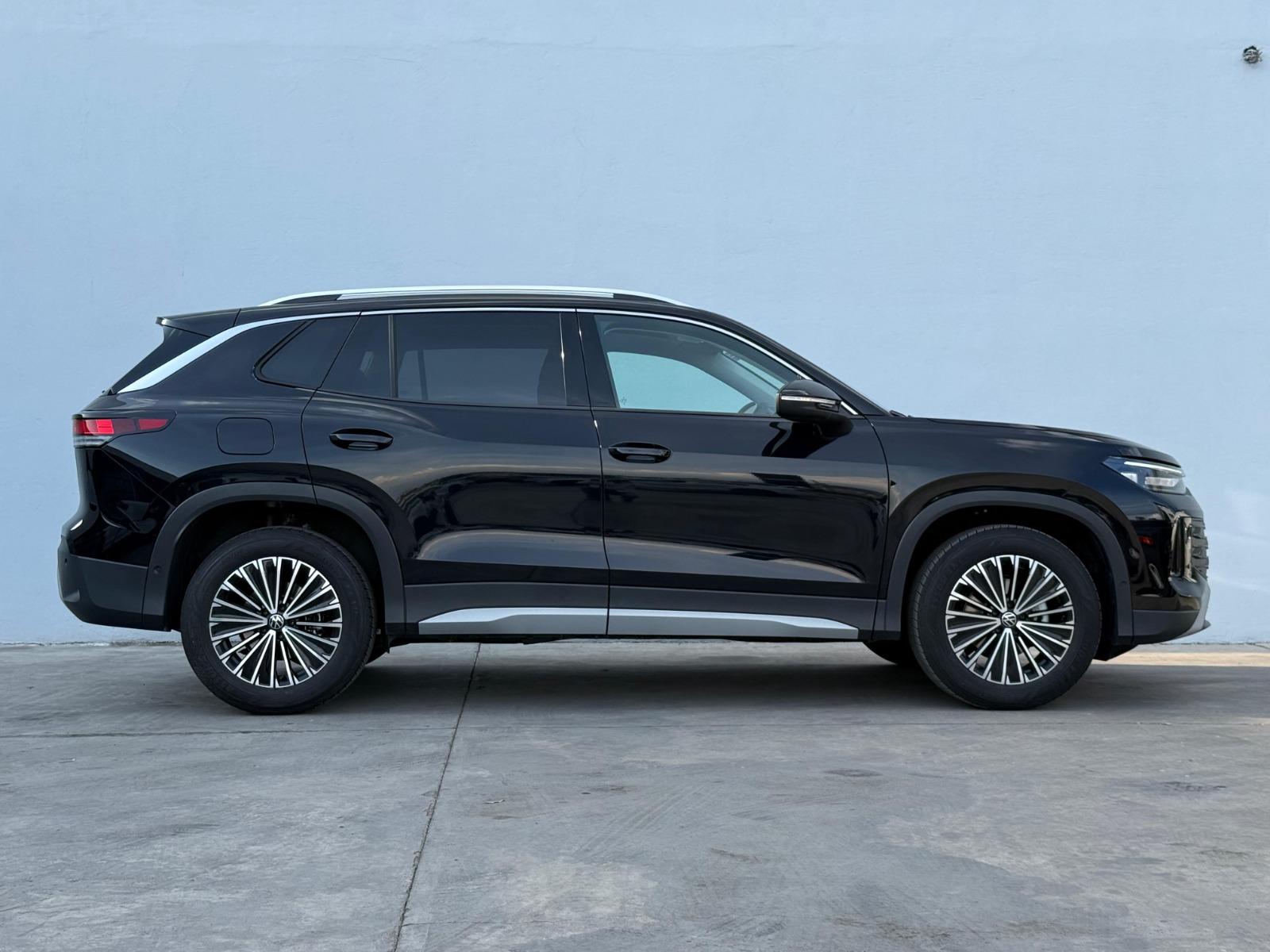 2026 VOLKSWAGEN Tiguan - SIDE_RIGHT