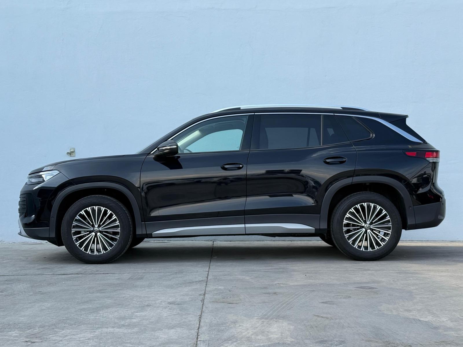 2026 VOLKSWAGEN Tiguan - SIDE_LEFT