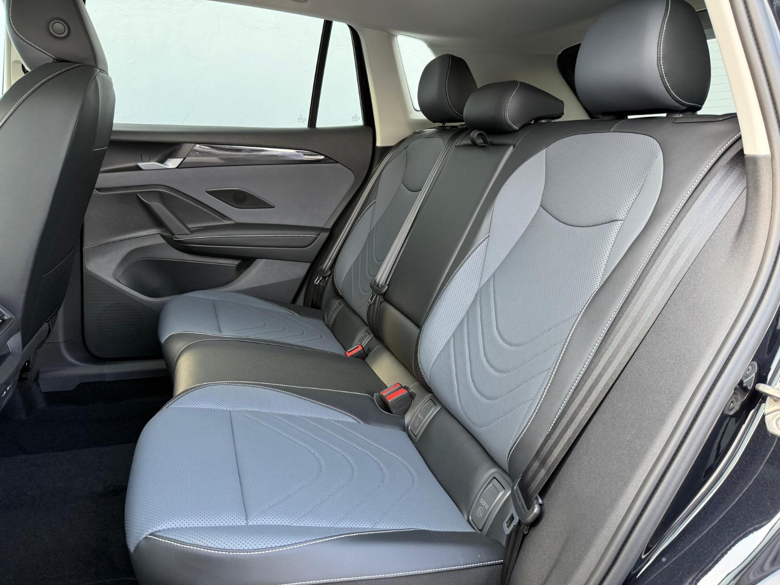 2026 VOLKSWAGEN Tiguan - SEATS_REAR