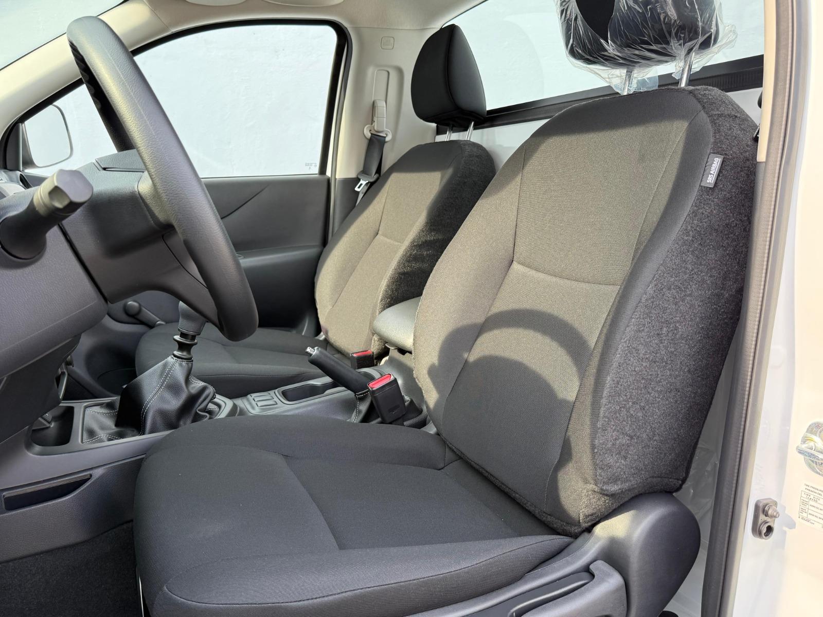 2026 NISSAN NP300 - SEATS_FRONT