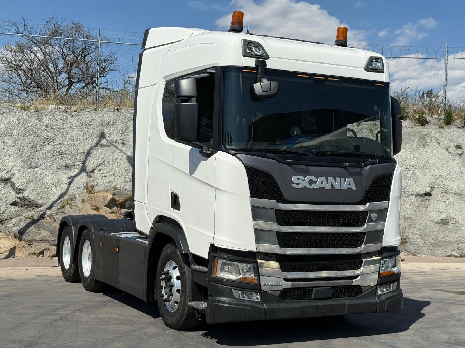 2022 SCANIA - FRONT_PASSENGER_SIDE