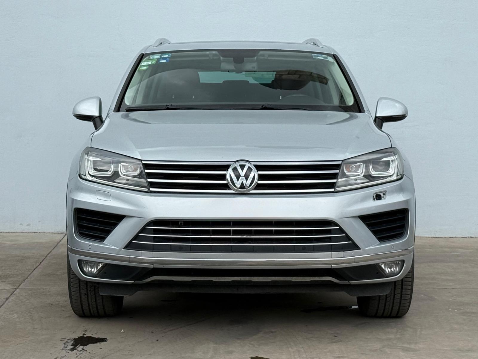 2016 VOLKSWAGEN Touareg - FRONT