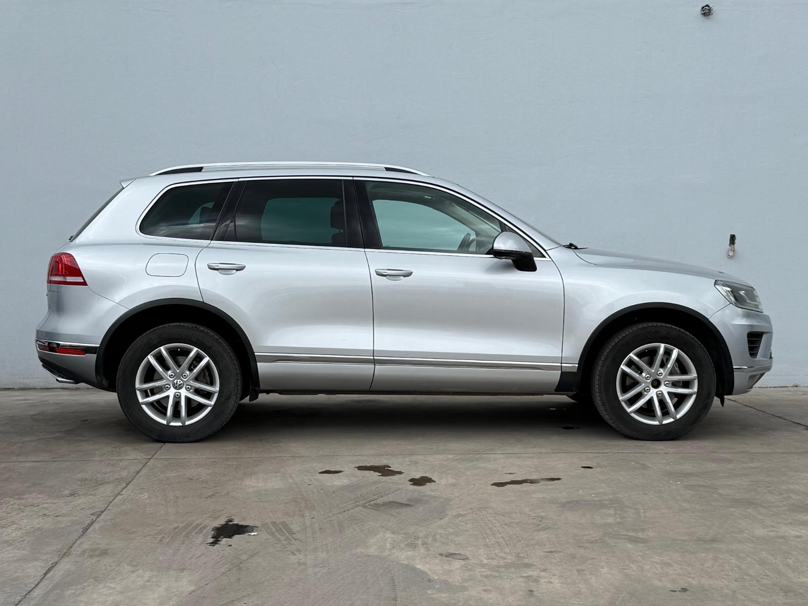 2016 VOLKSWAGEN Touareg - SIDE_RIGHT