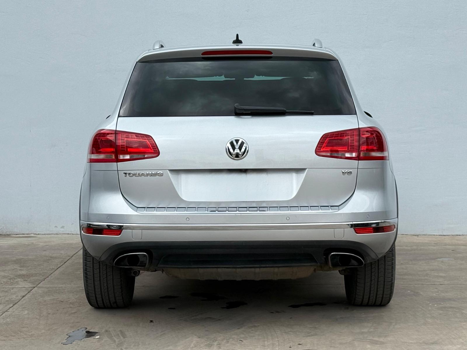 2016 VOLKSWAGEN Touareg - BACK
