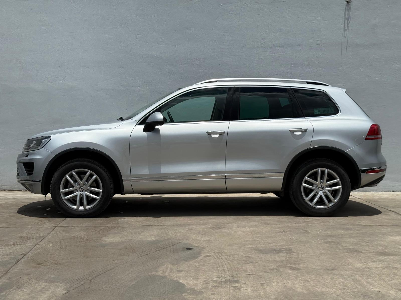 2016 VOLKSWAGEN Touareg - SIDE_LEFT