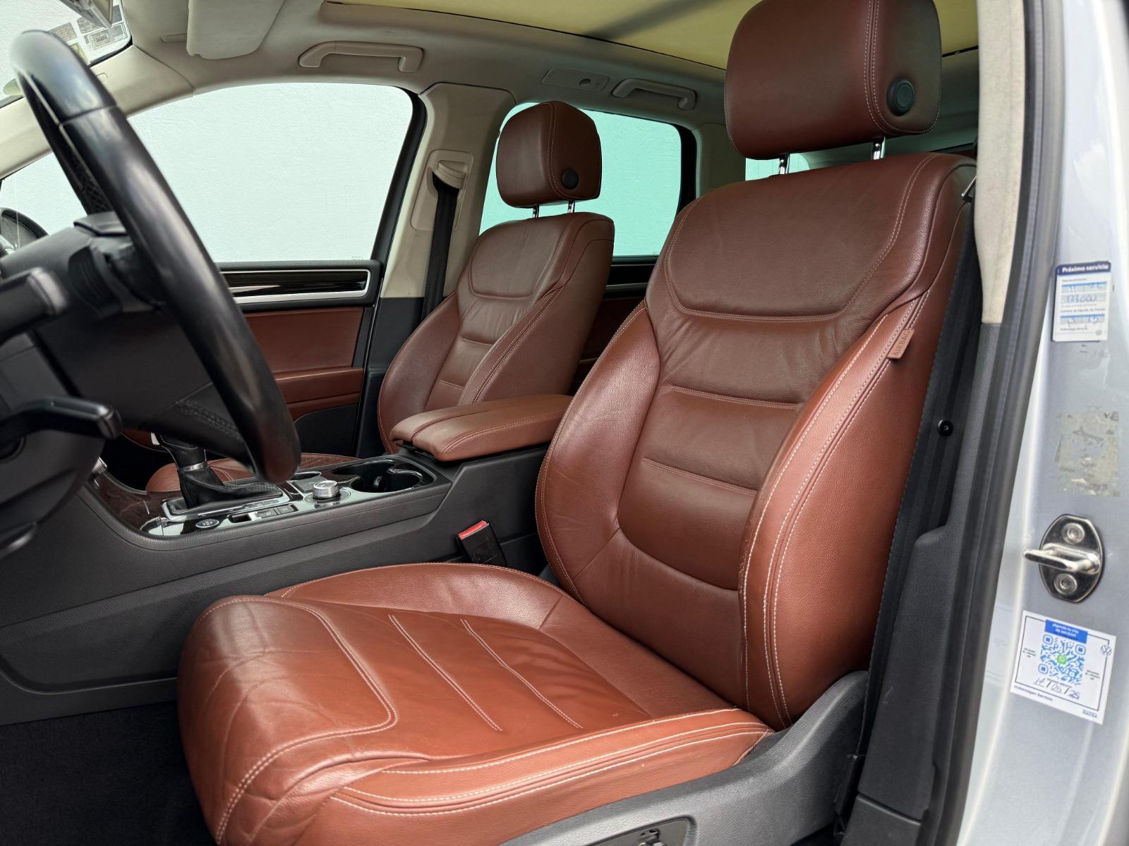 2016 VOLKSWAGEN Touareg - SEATS_FRONT