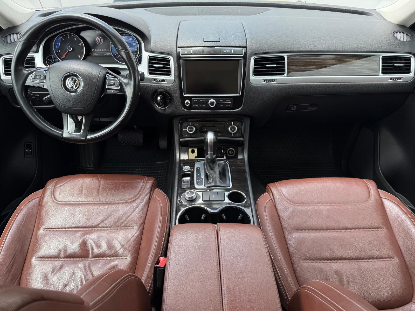 2016 VOLKSWAGEN Touareg - DASHBOARD