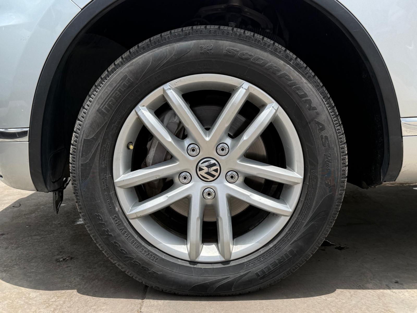 2016 VOLKSWAGEN Touareg - TIRES