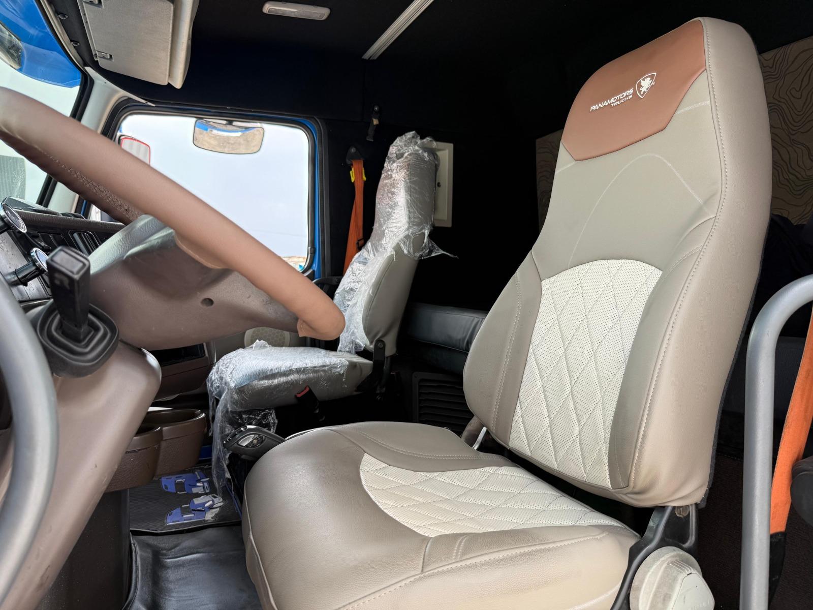 2016 VOLVO TRUCKS VNL - SEATS_FRONT