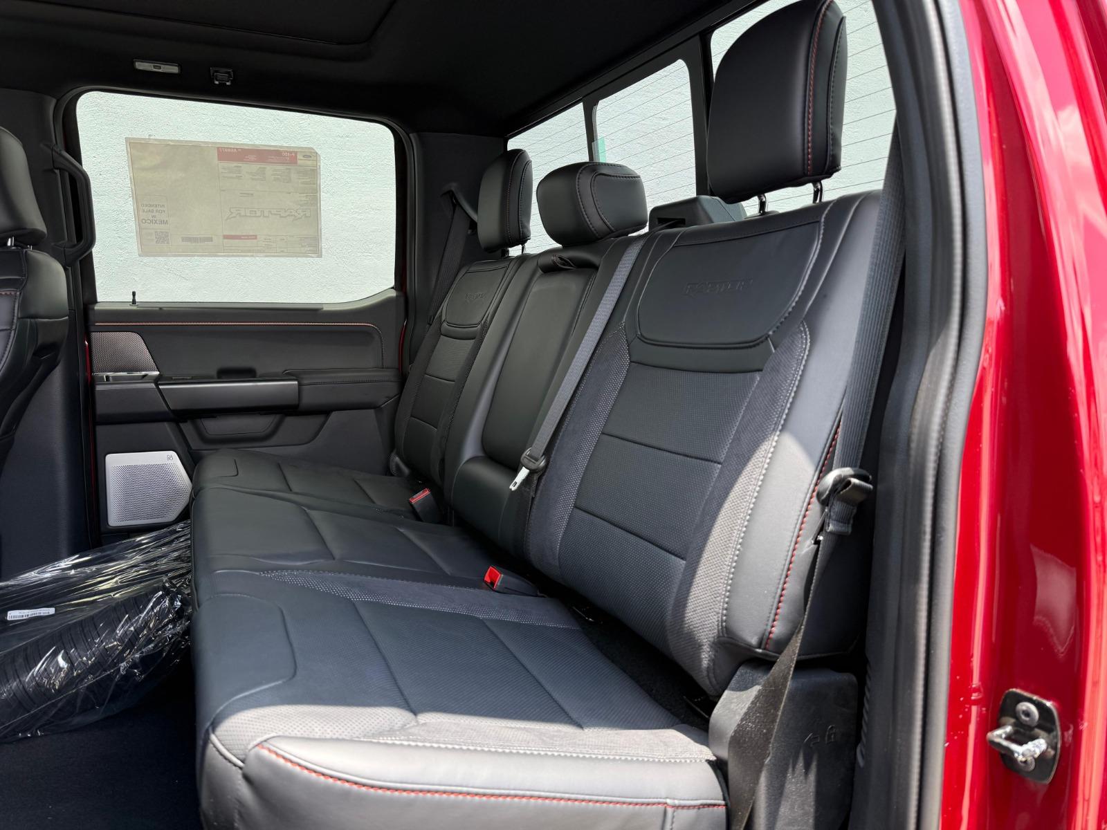 2026 FORD Lobo - SEATS_REAR