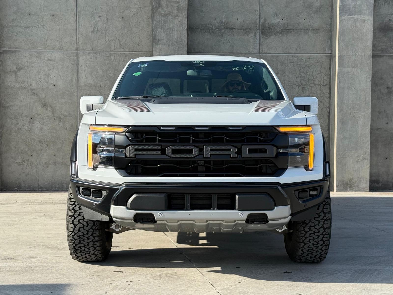 2026 FORD Lobo - FRONT