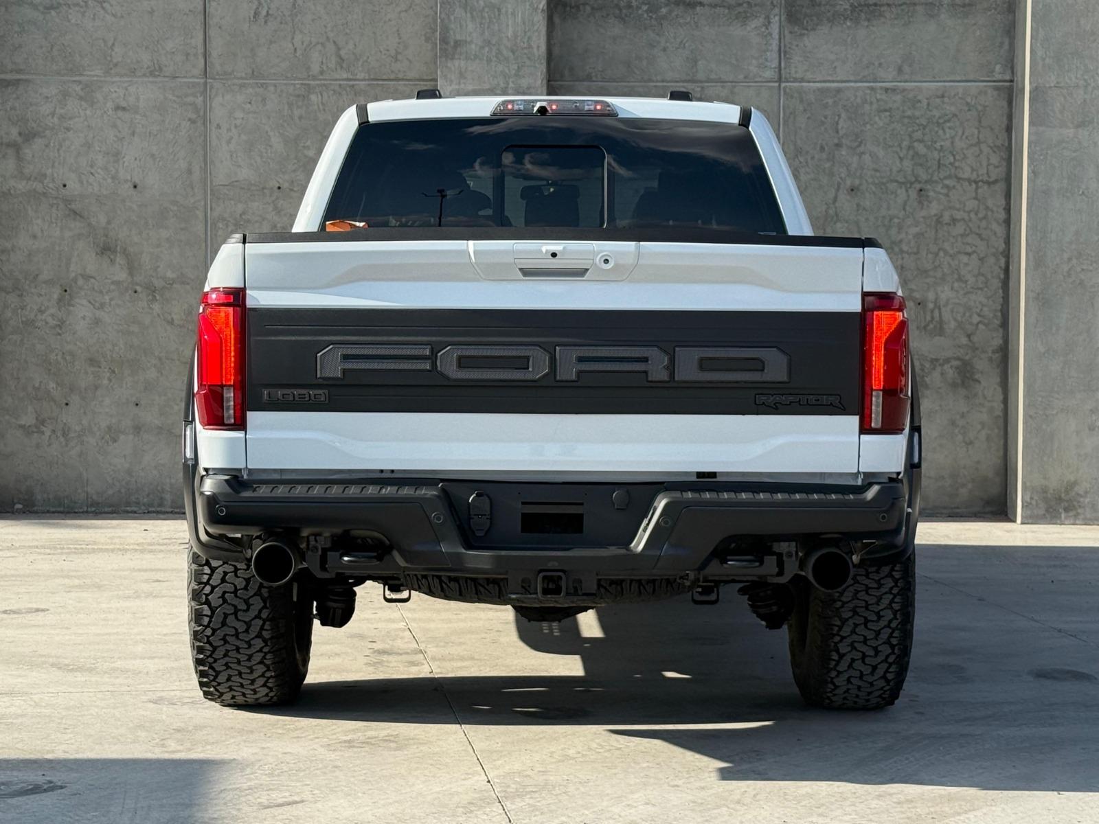 2026 FORD Lobo - BACK