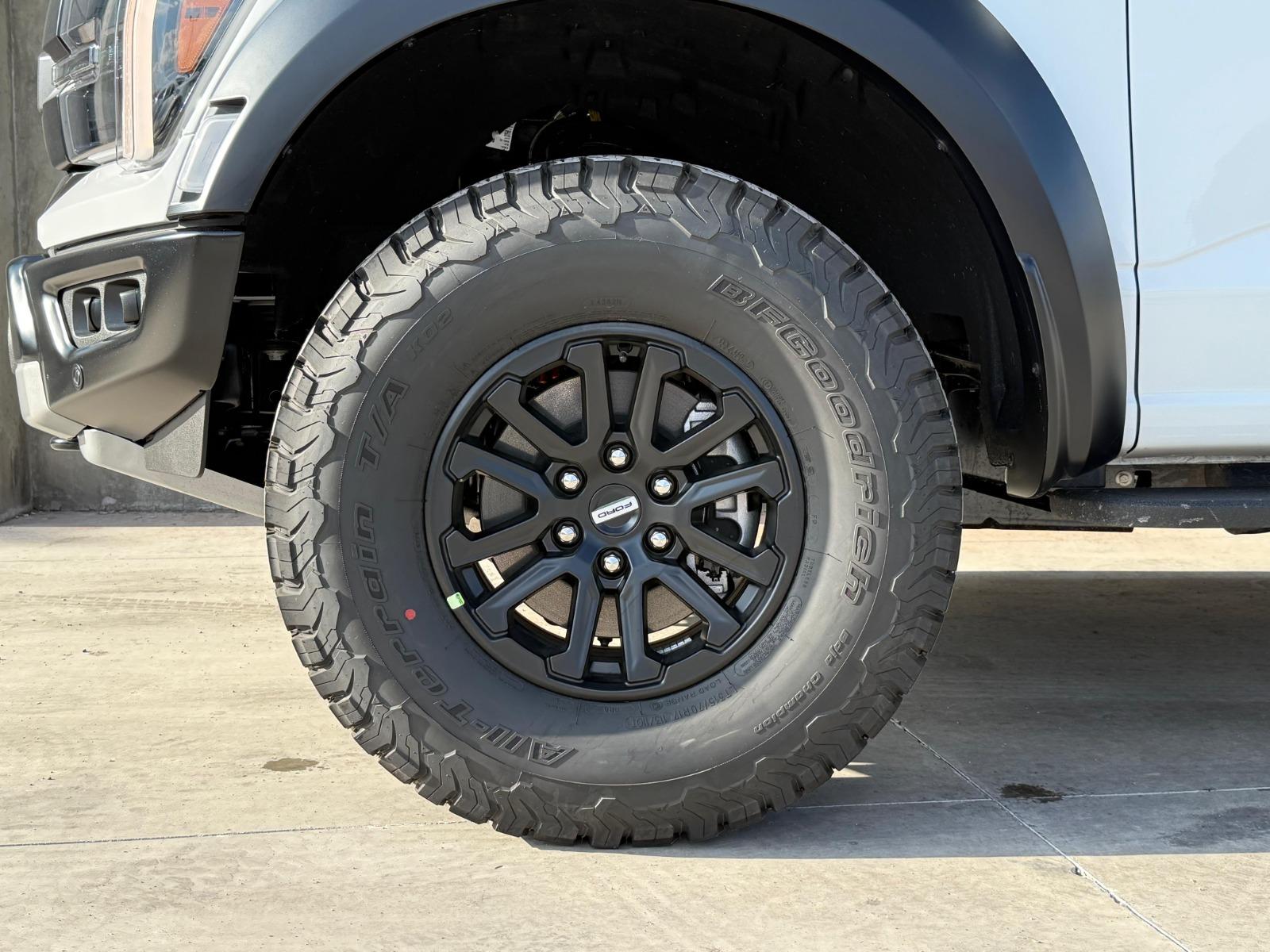 2026 FORD Lobo - TIRES