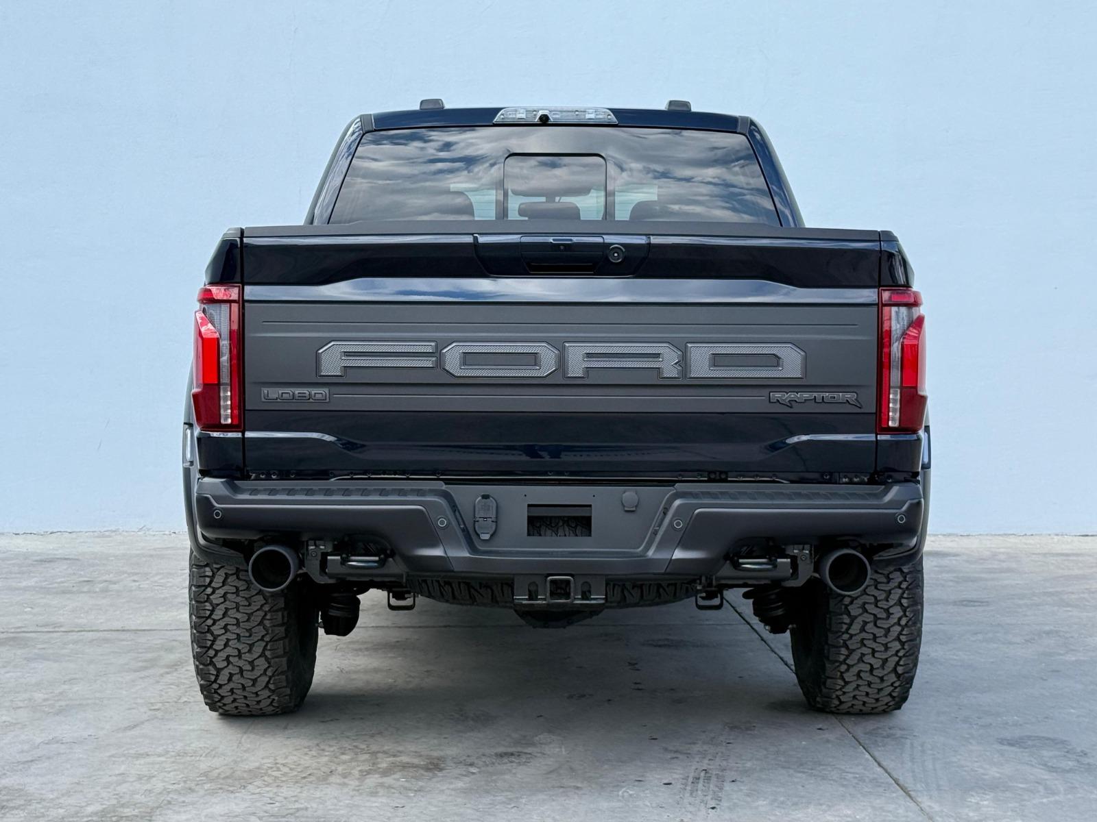 2026 FORD Lobo - BACK