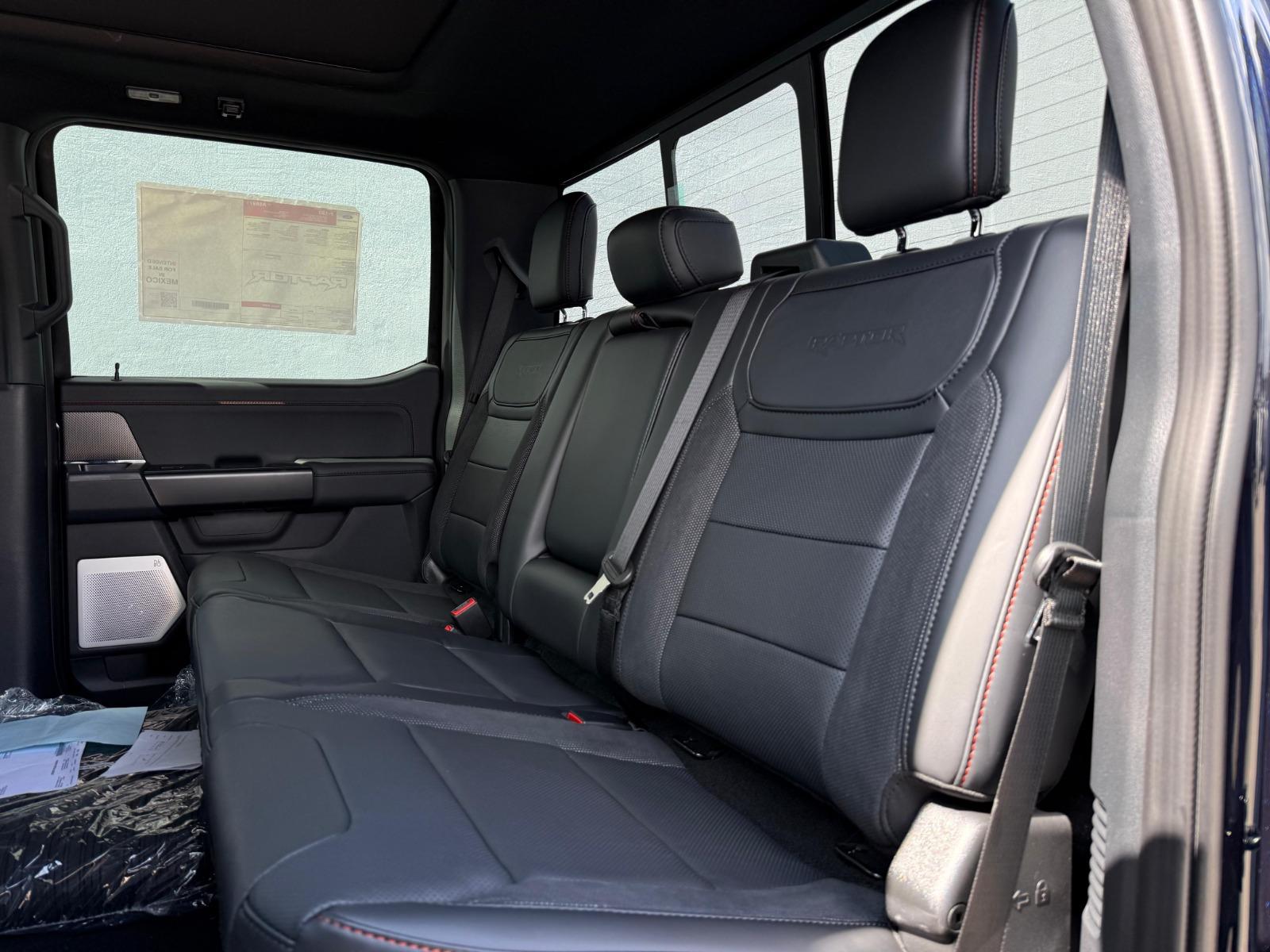 2026 FORD Lobo - SEATS_REAR