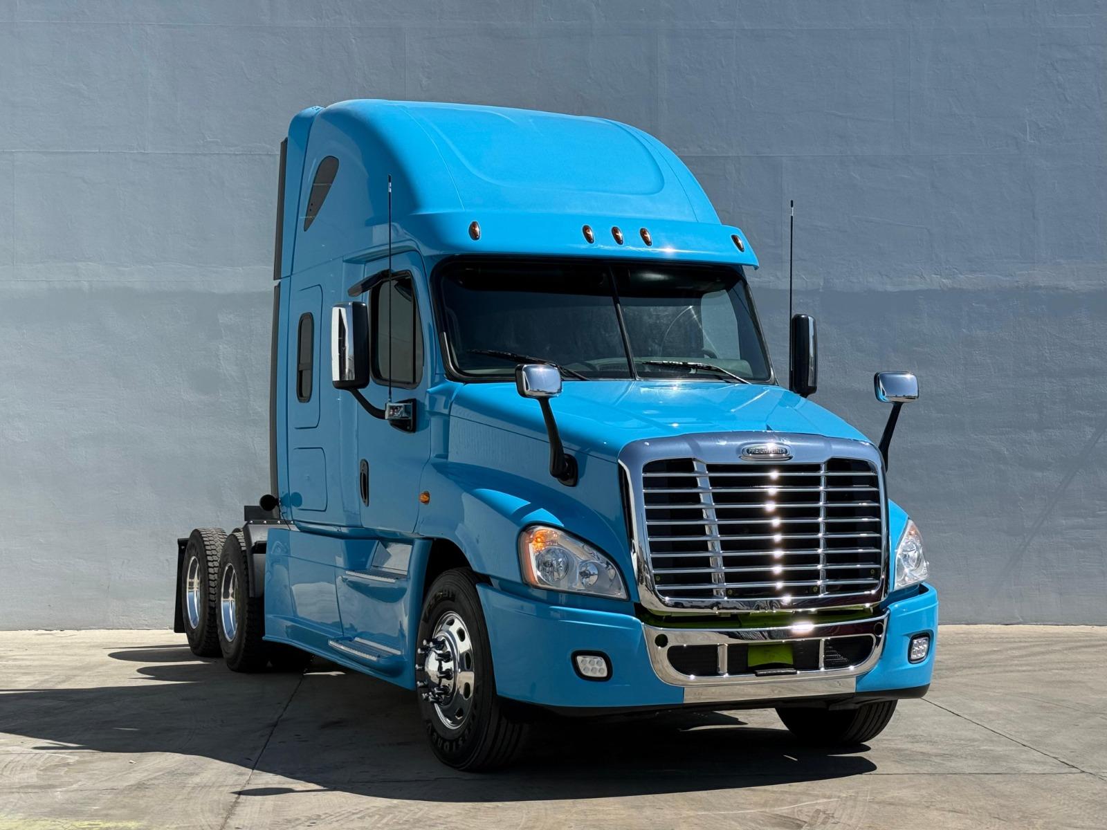 2016 FREIGHTLINER Cascadia - FRONT_PASSENGER_SIDE