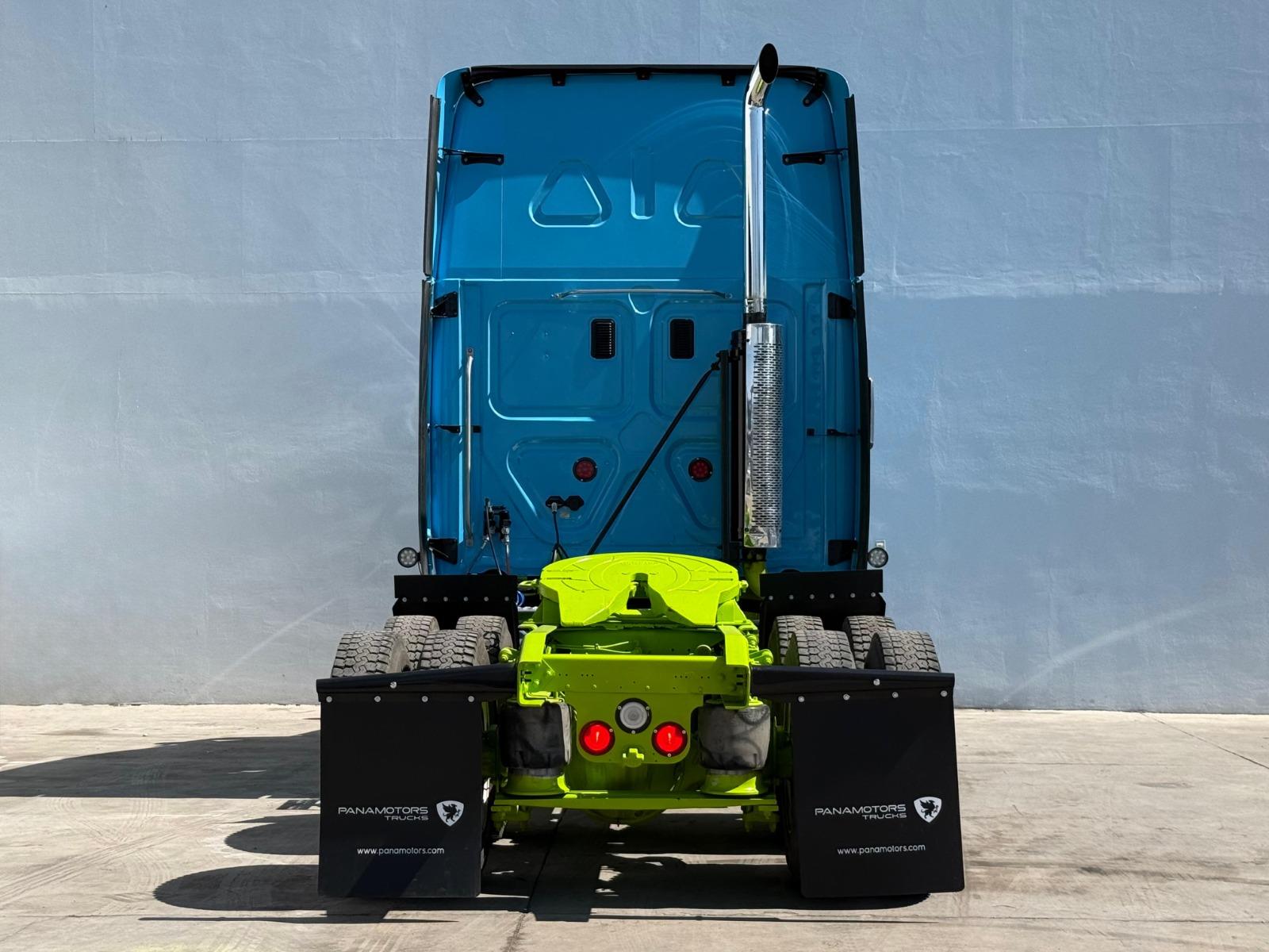 2016 FREIGHTLINER Cascadia - BACK