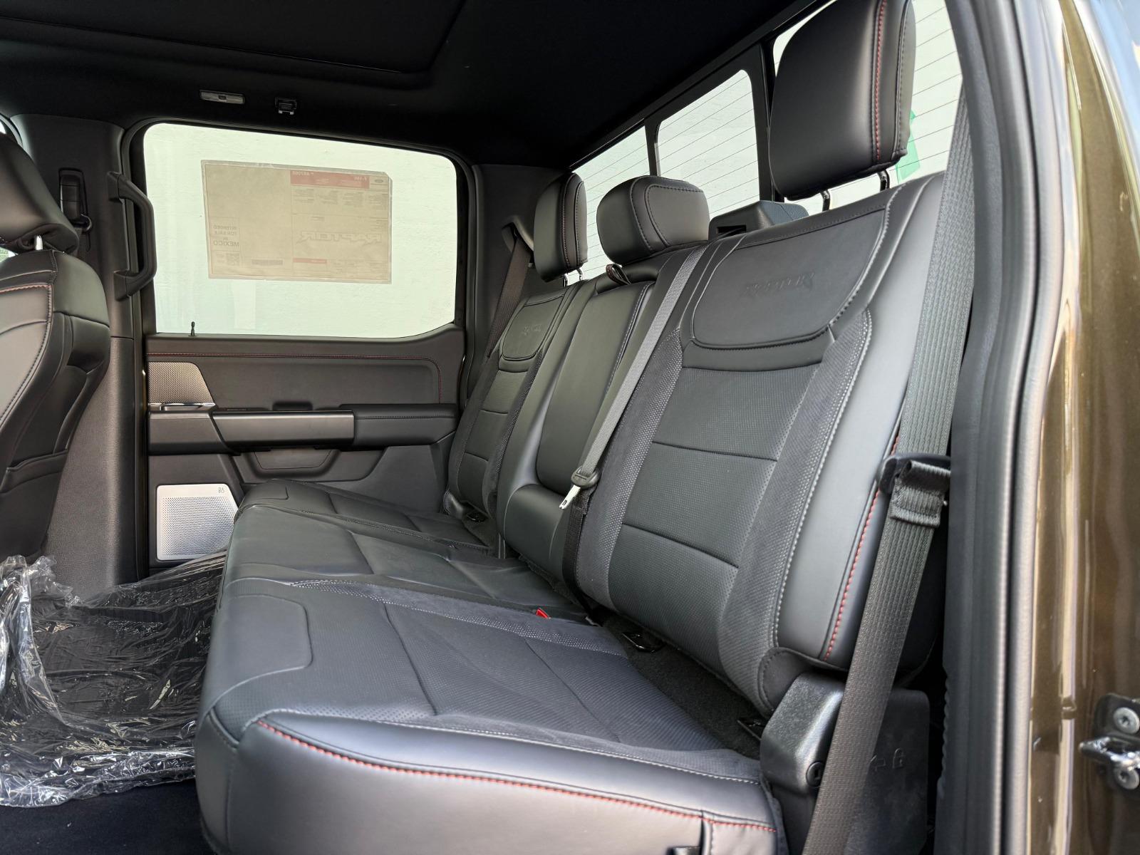 2026 FORD Lobo - SEATS_REAR