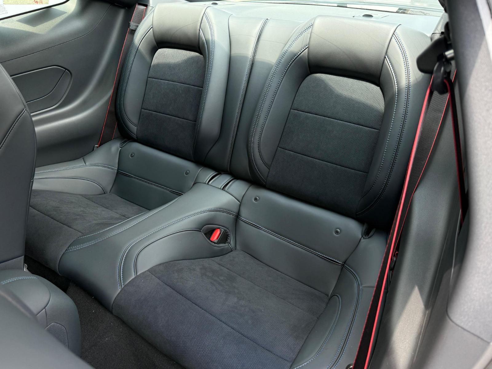 2027 FORD Mustang - SEATS_REAR