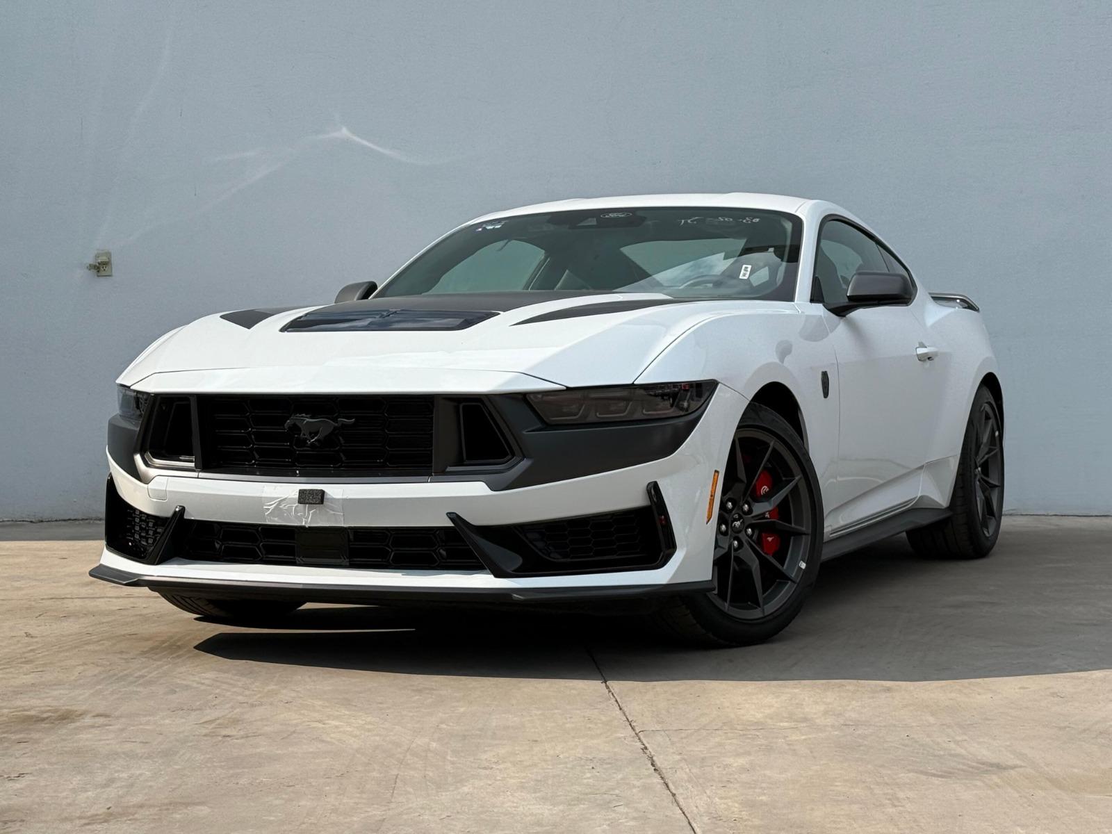FORD Mustang Dark Horse