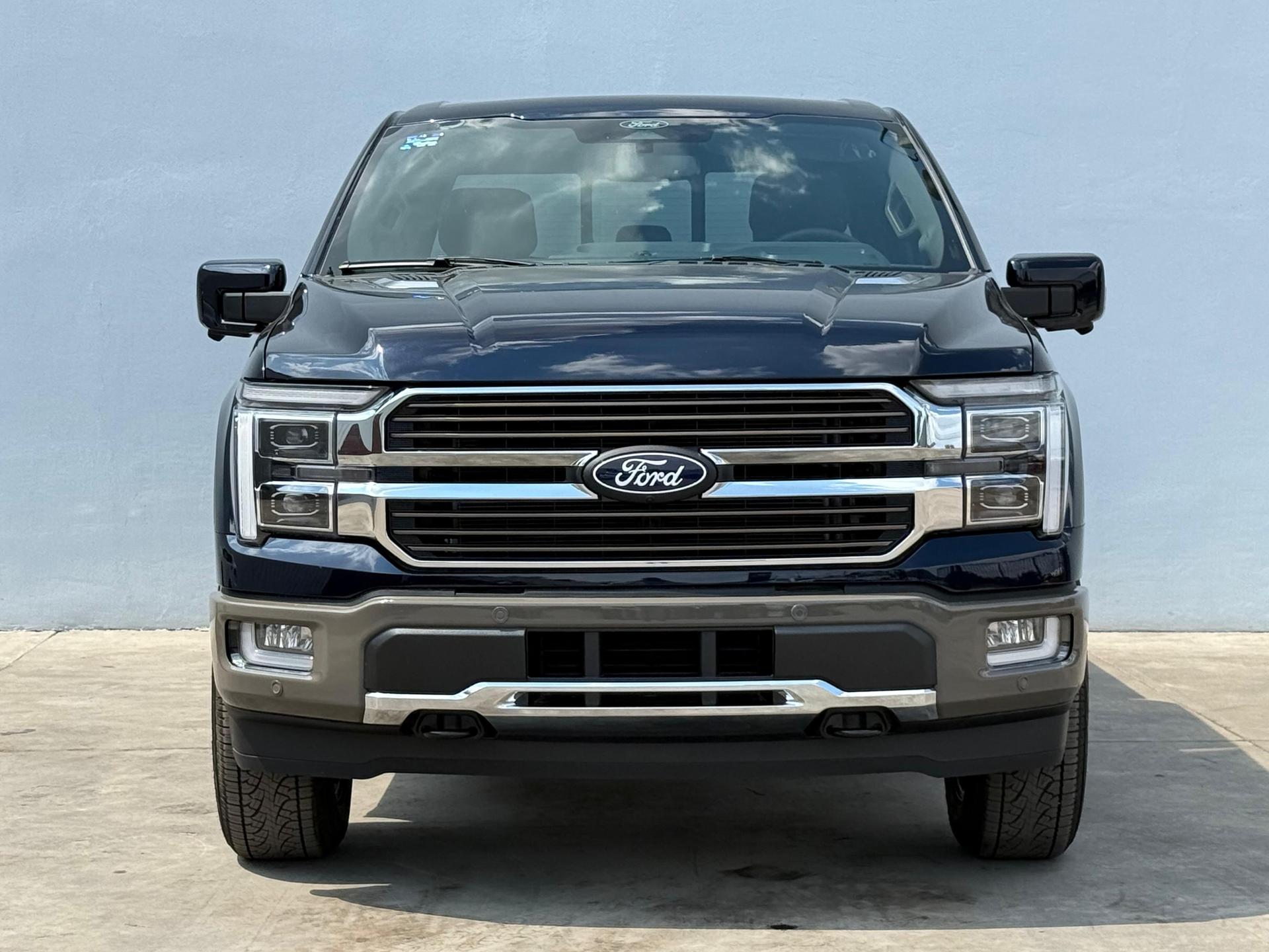 2026 FORD Lobo - FRONT
