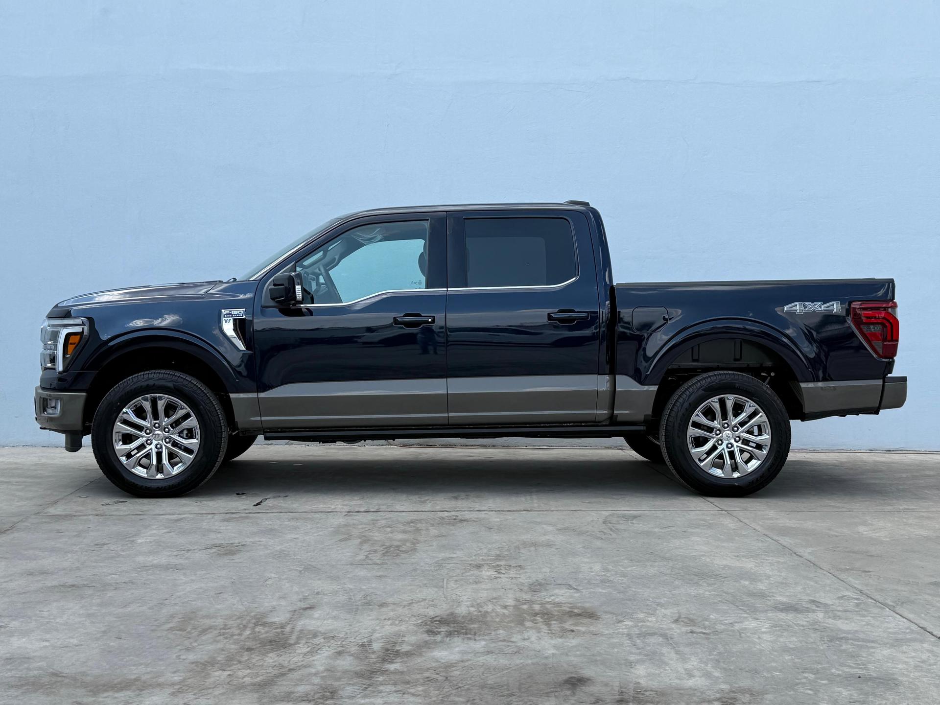 2026 FORD Lobo - SIDE_LEFT