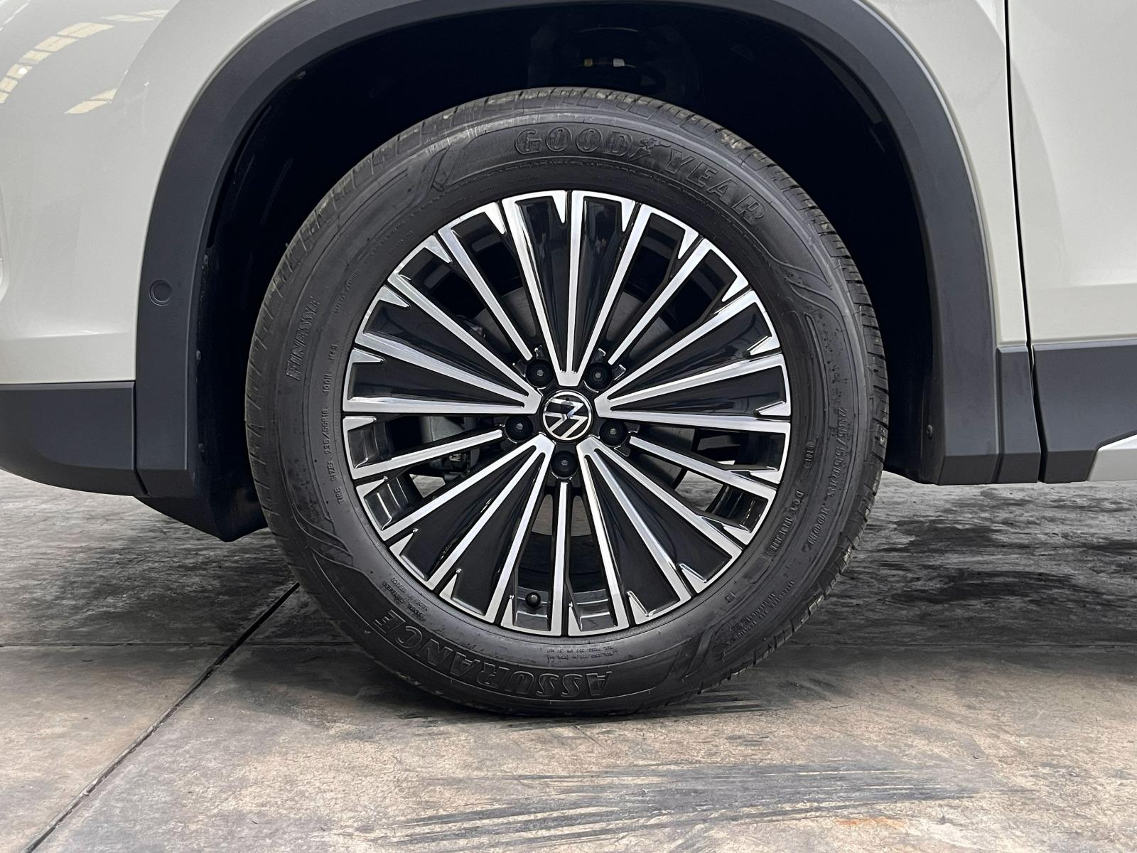 2026 VOLKSWAGEN Tiguan - TIRES