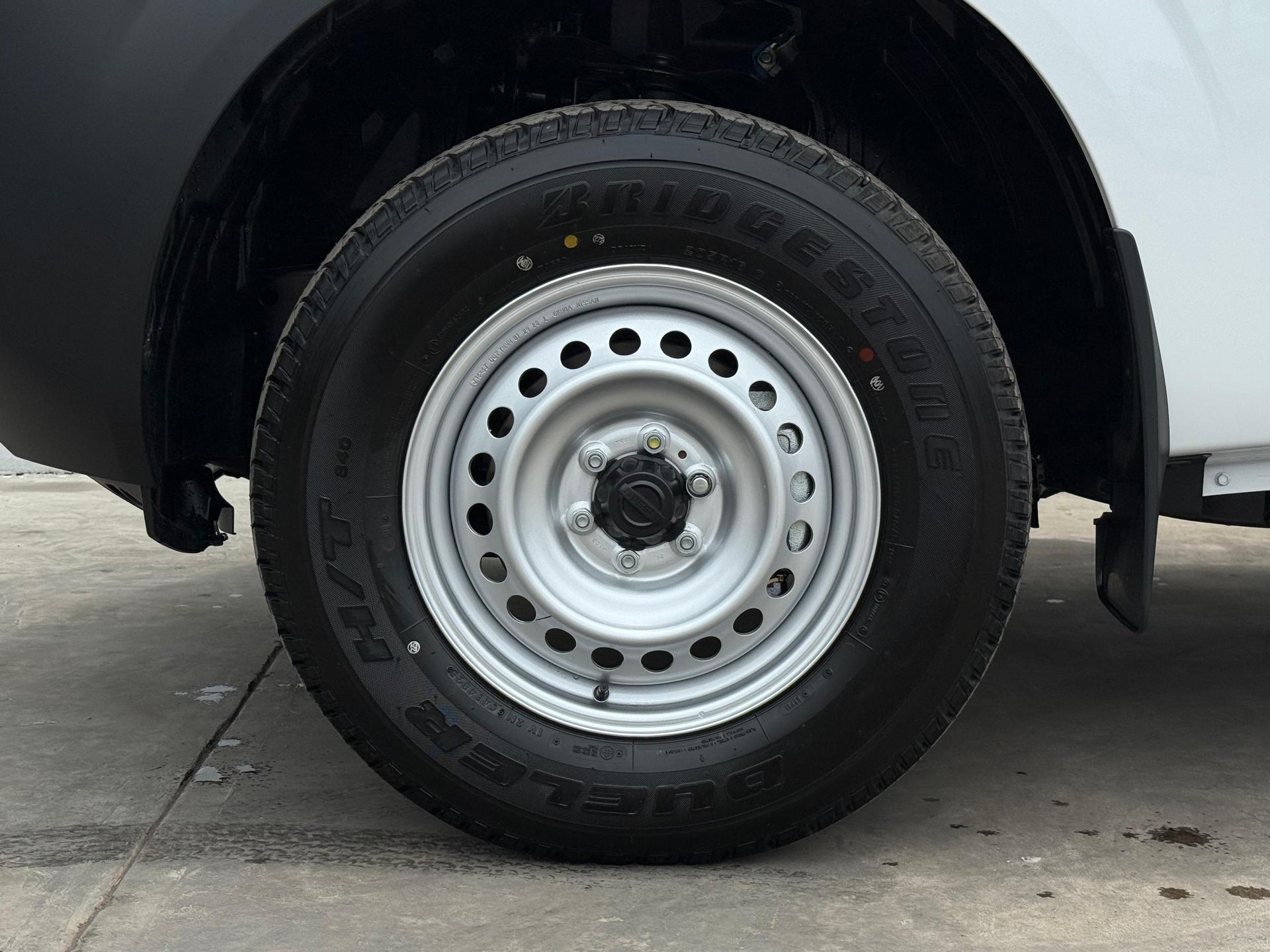 2026 NISSAN NP300 - TIRES