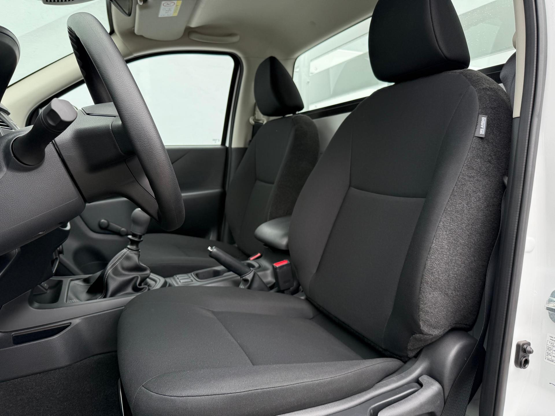 2026 NISSAN NP300 - SEATS_FRONT