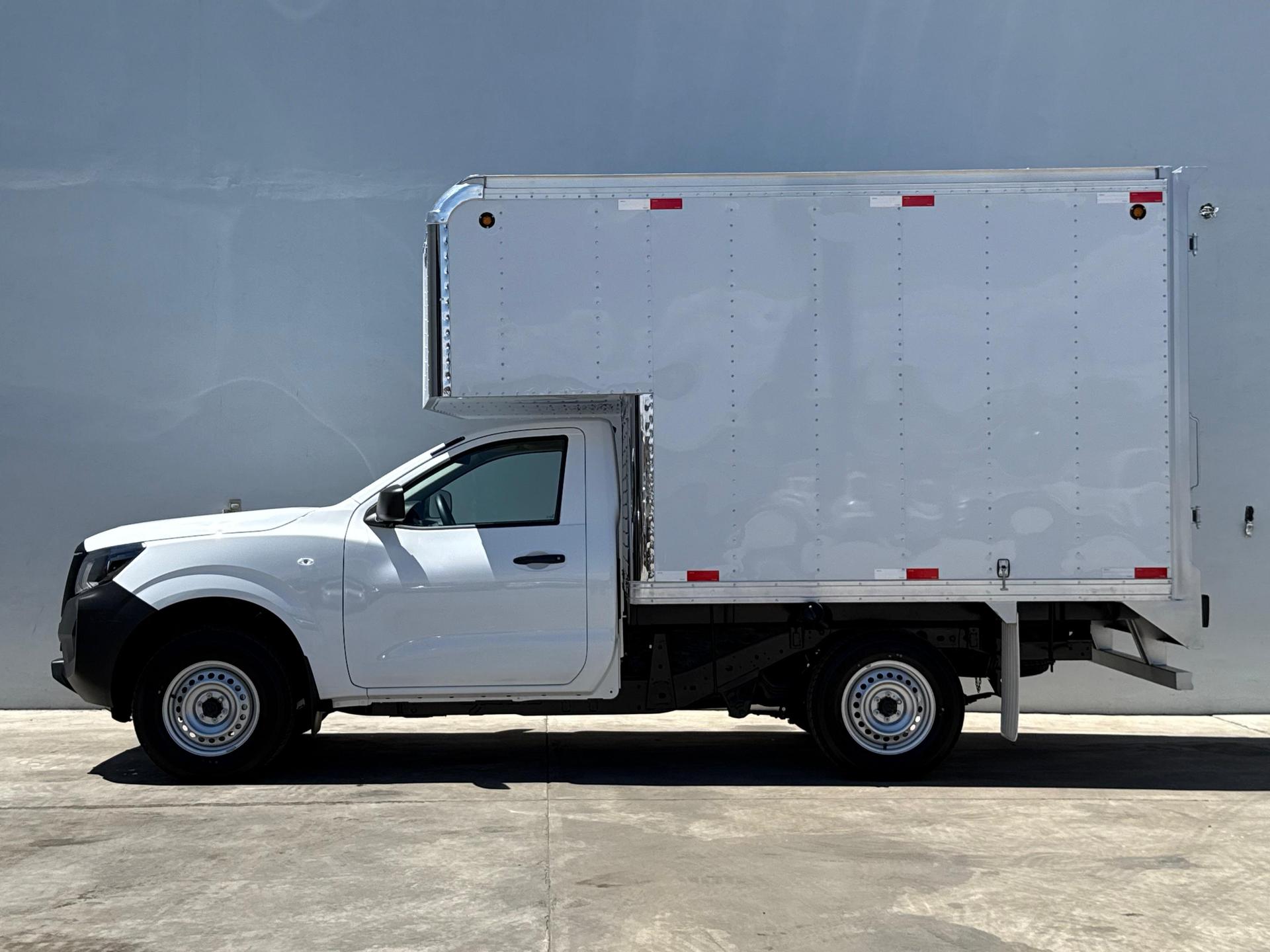 2026 NISSAN NP300 - SIDE_LEFT