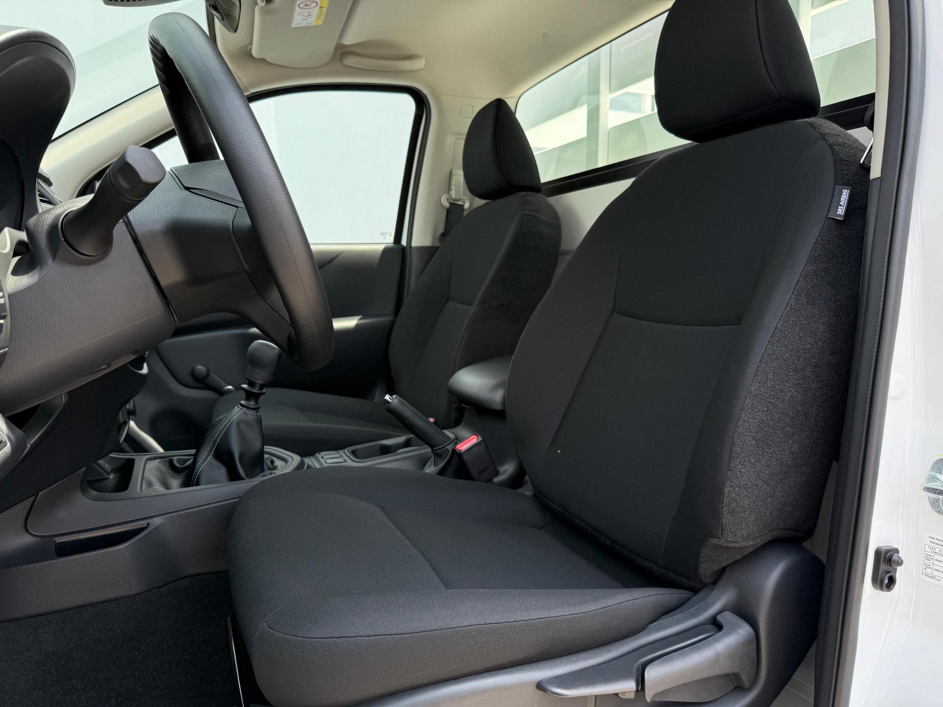 2026 NISSAN NP300 - SEATS_FRONT