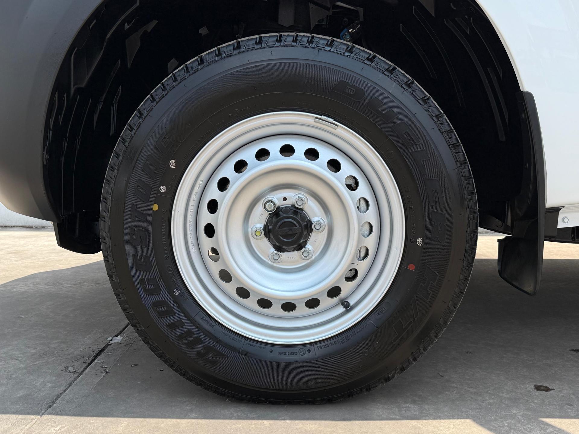 2026 NISSAN NP300 - TIRES