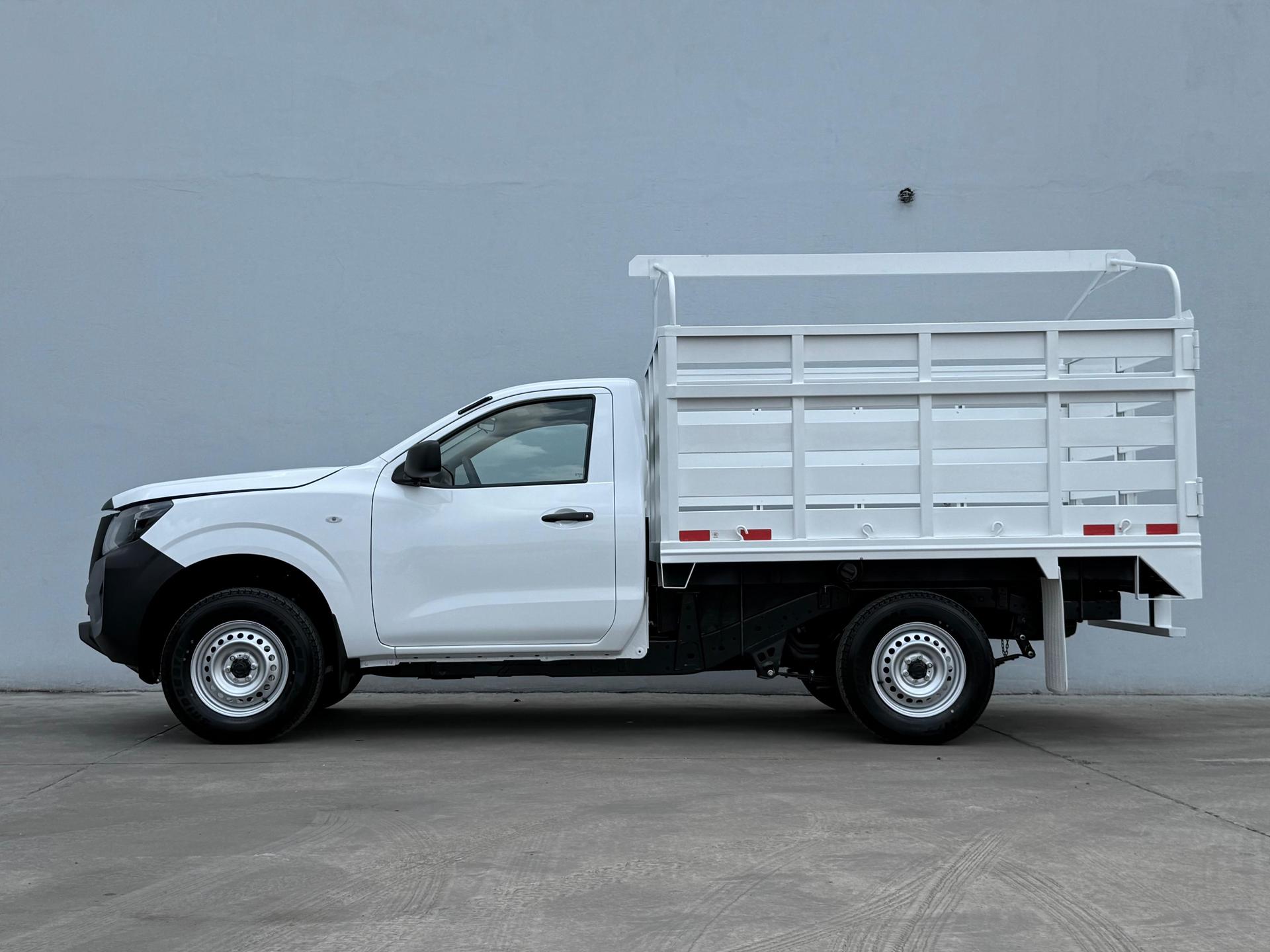 2026 NISSAN NP300 - SIDE_LEFT
