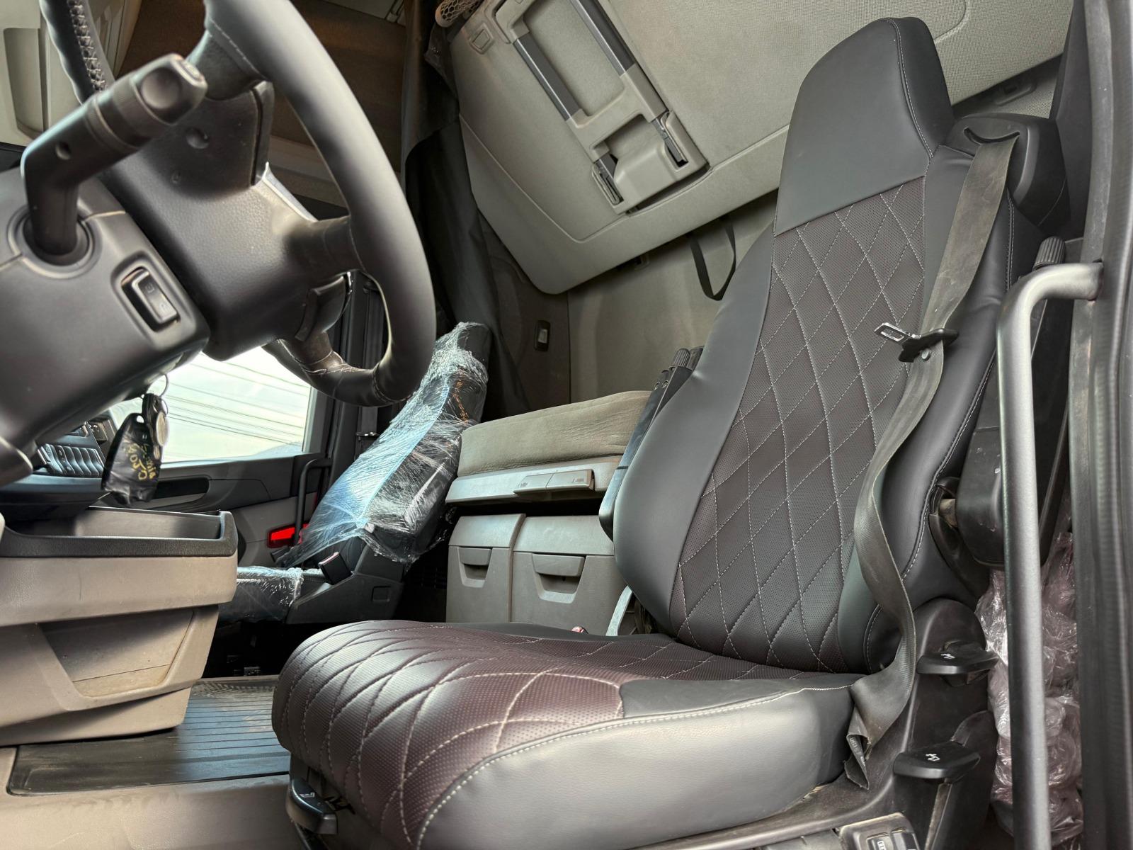 2021 SCANIA - SEATS_FRONT