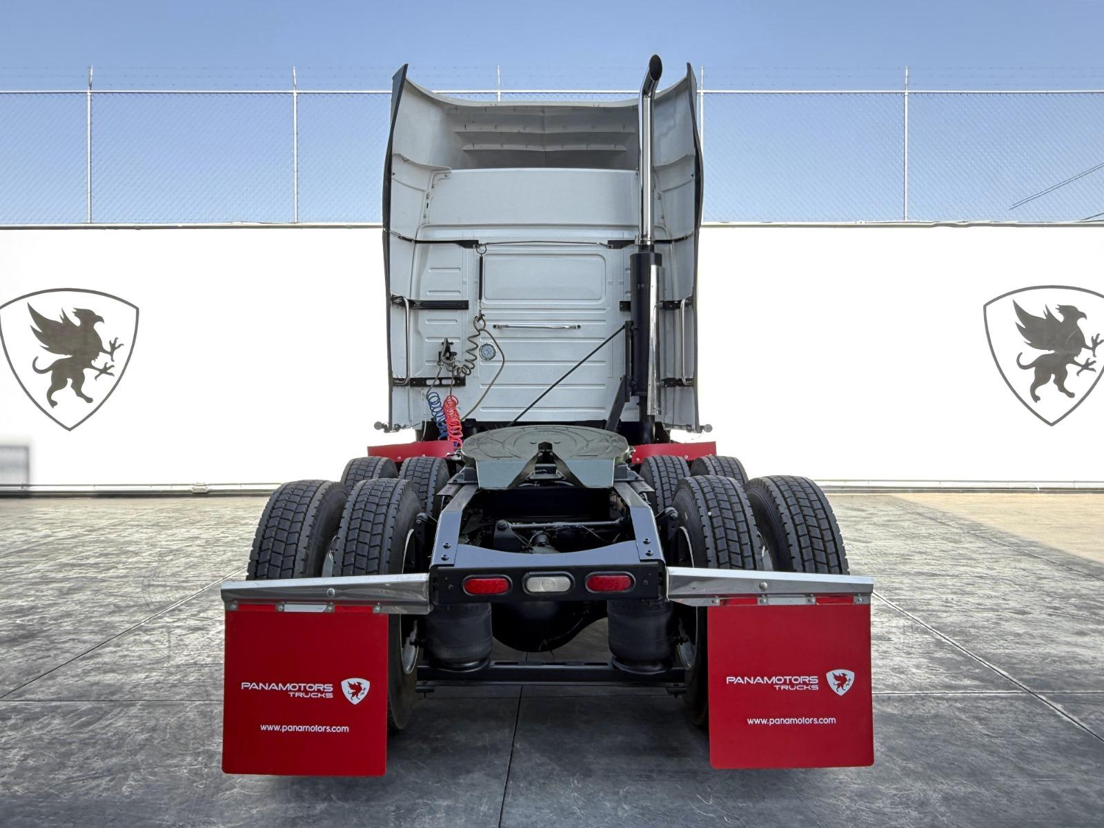 2016 VOLVO TRUCKS - BACK