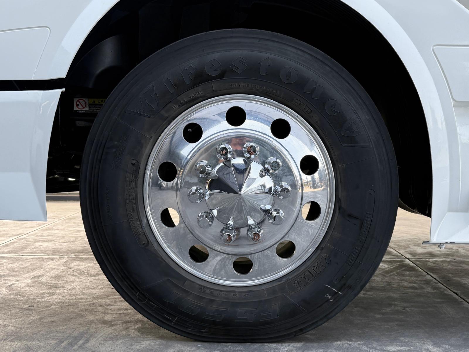 2016 VOLVO TRUCKS - TIRES