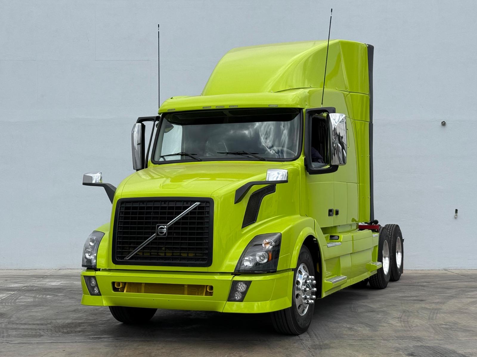 2015 VOLVO TRUCKS VNL - FRONT_DRIVER_SIDE