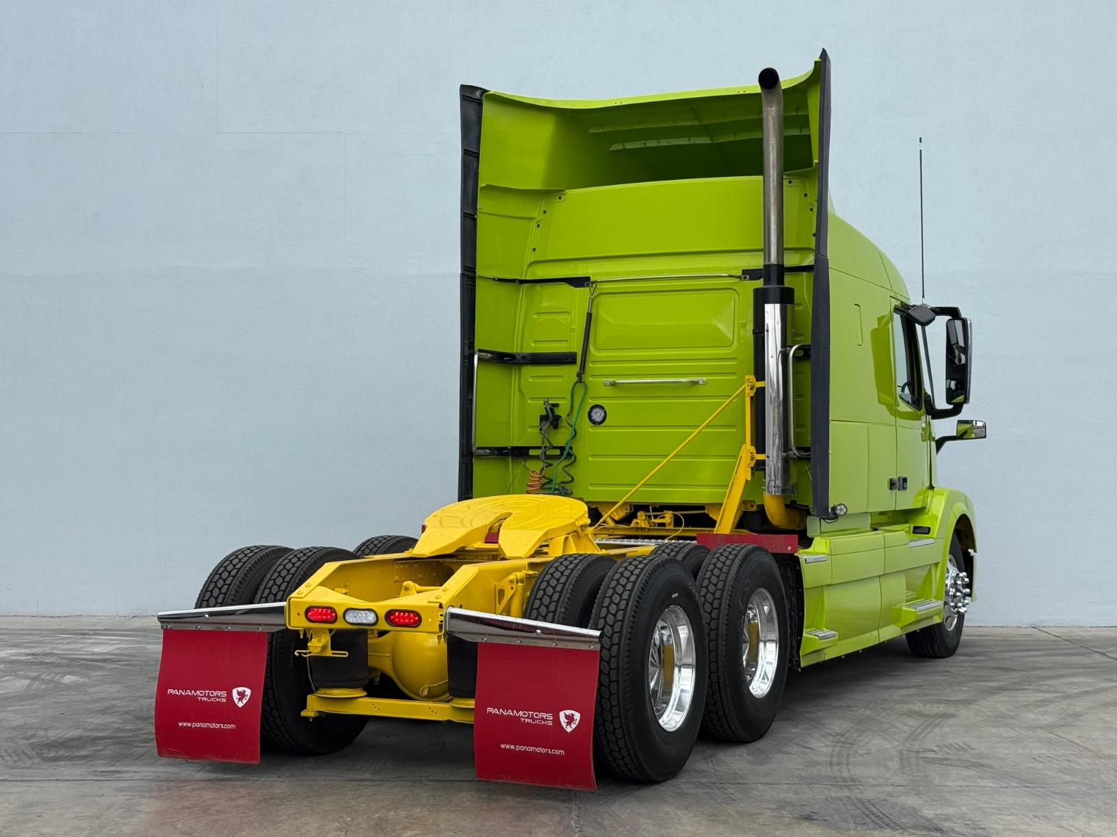 2015 VOLVO TRUCKS VNL - REAR_PASSENGER_SIDE