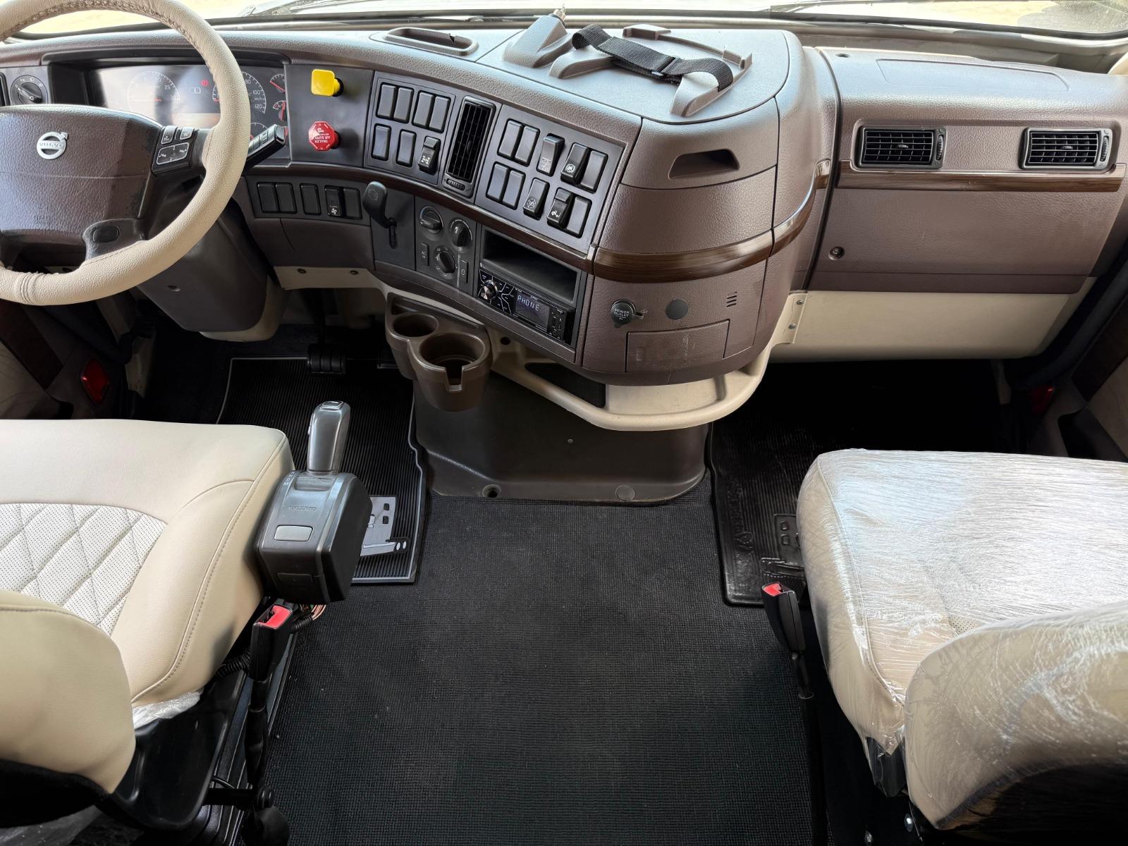 2015 VOLVO TRUCKS VNL - DASHBOARD