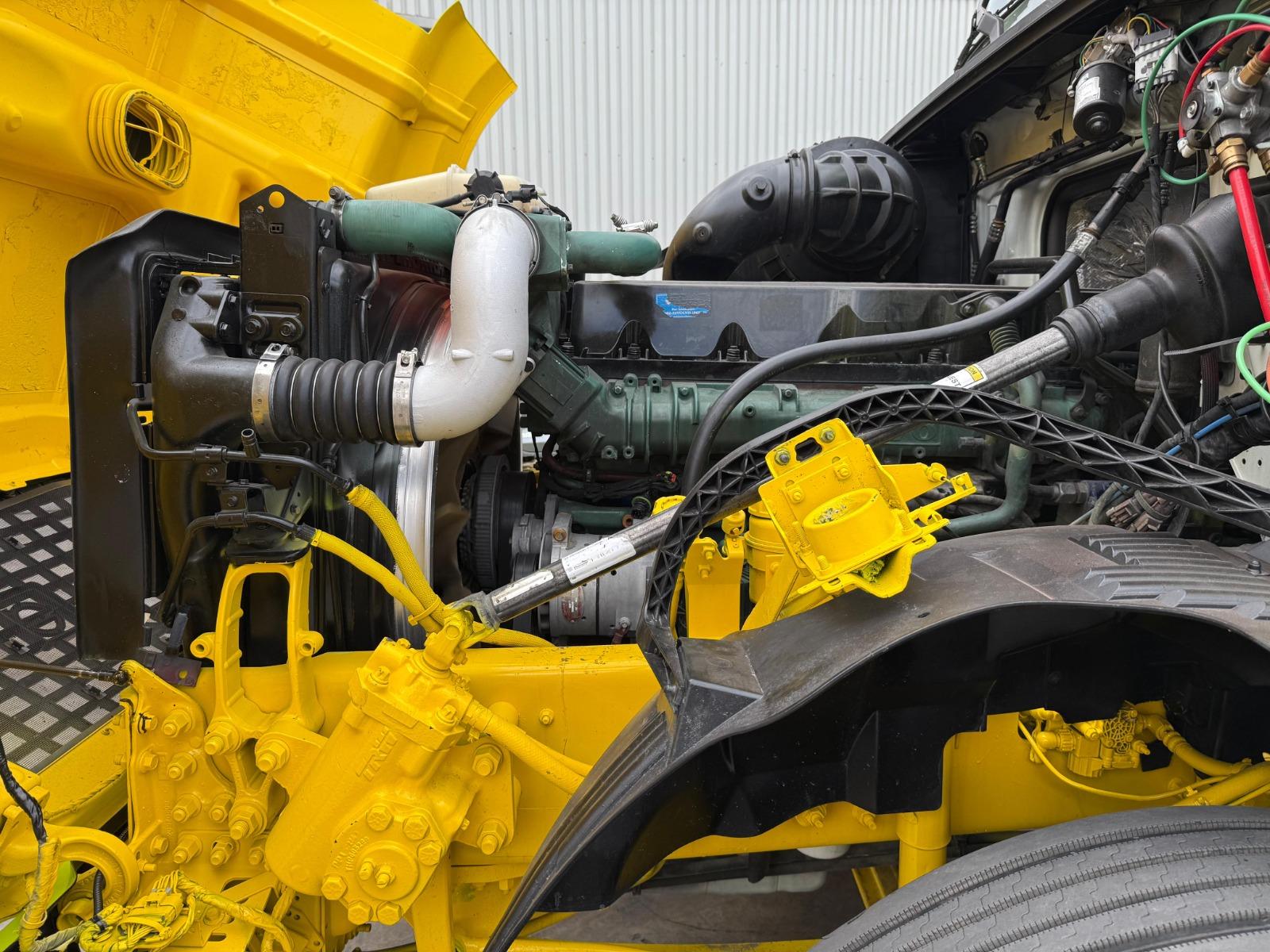 2015 VOLVO TRUCKS VNL - ENGINE