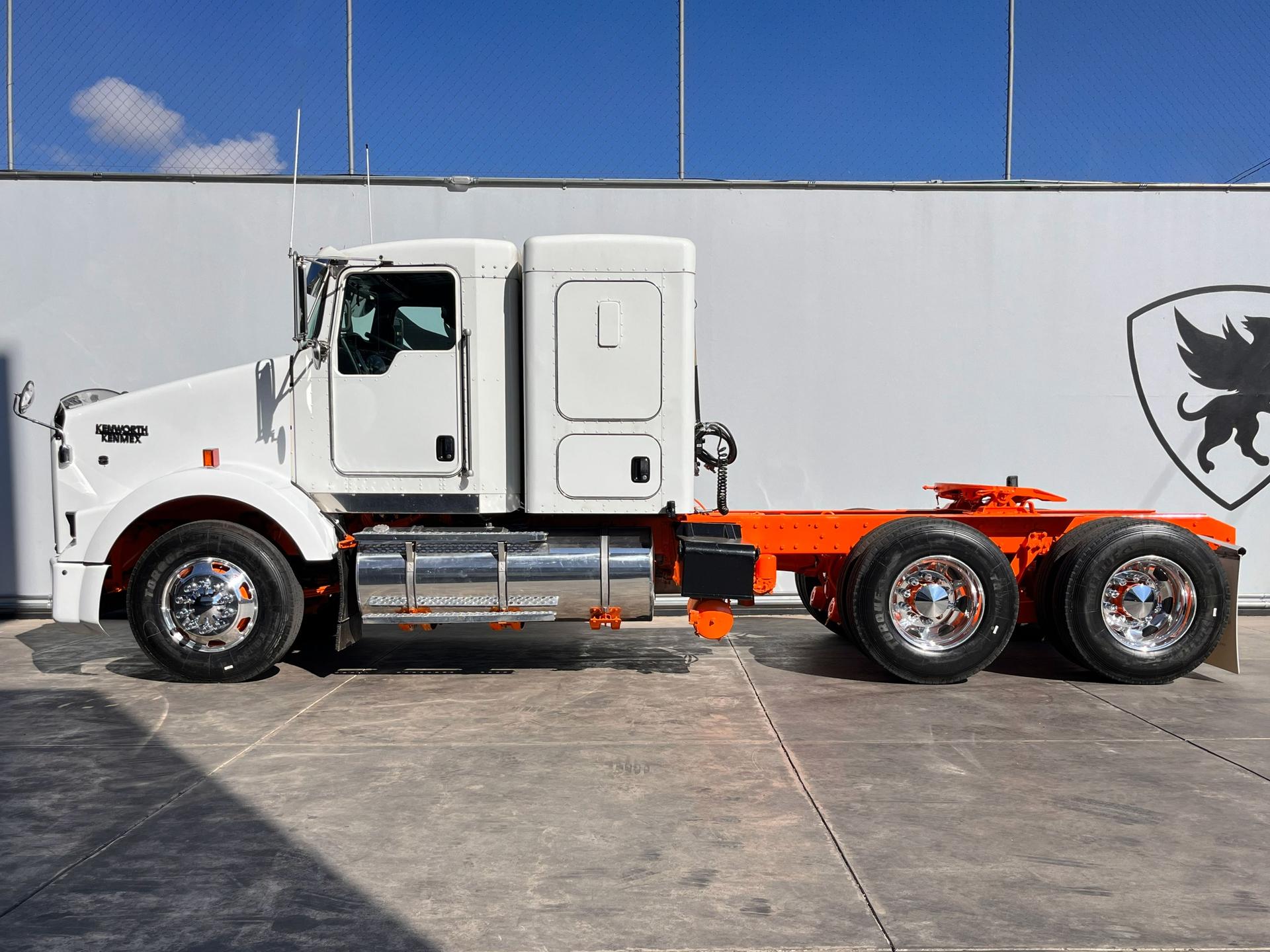 2018 KENWORTH T800 - SIDE_LEFT