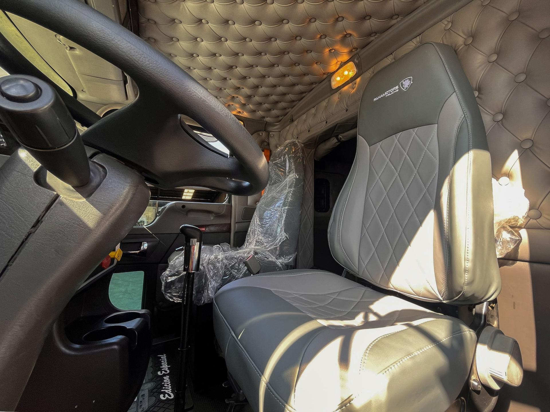 2018 KENWORTH T800 - SEATS_FRONT