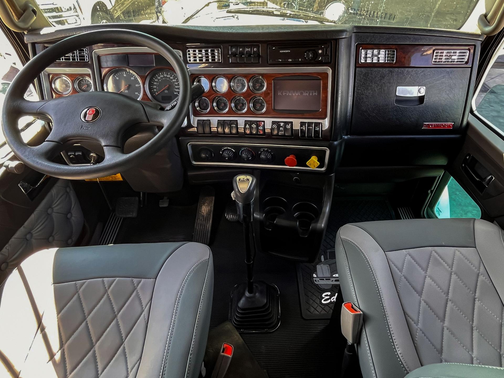 2018 KENWORTH T800 - DASHBOARD
