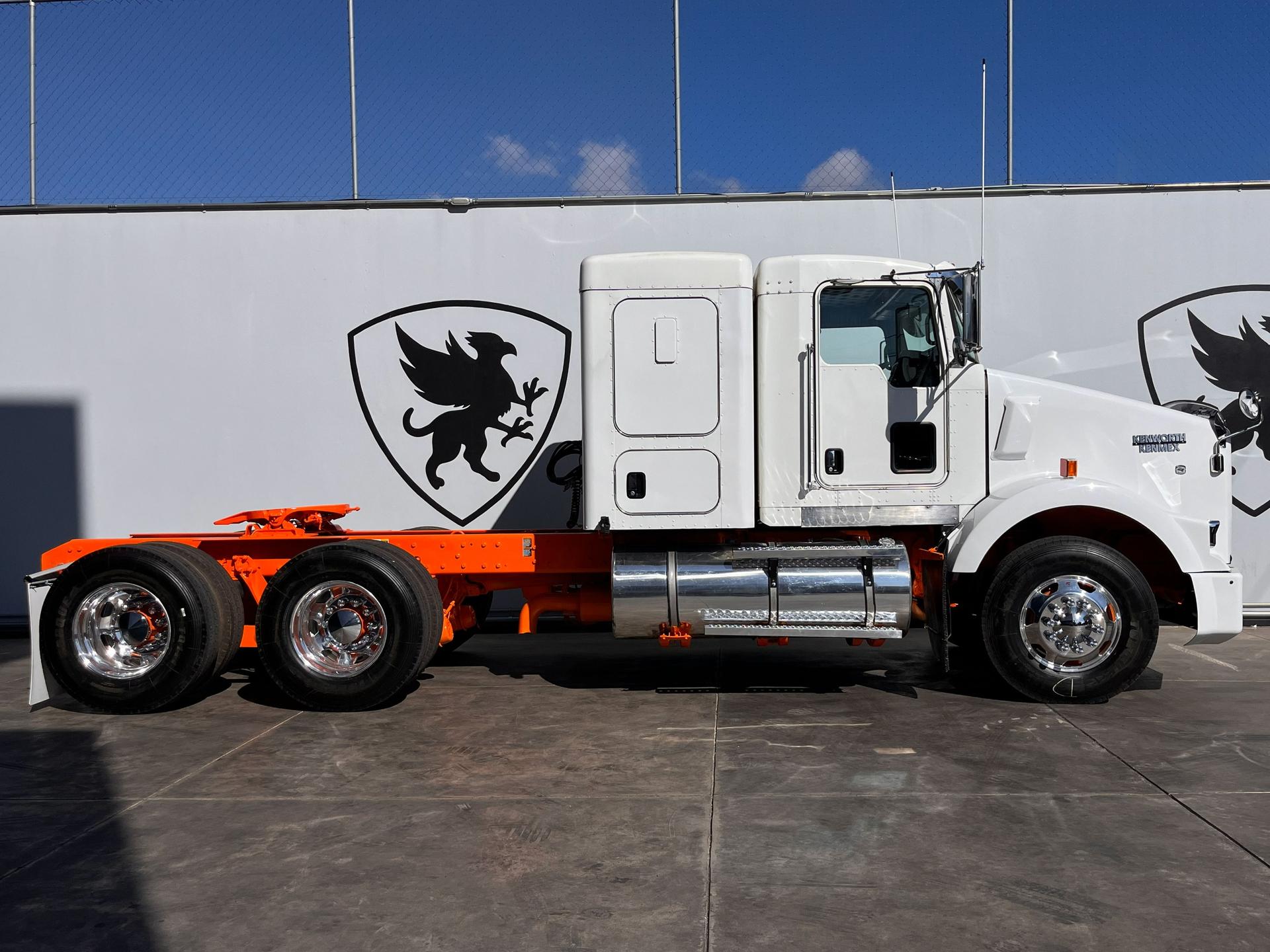 2018 KENWORTH T800 - SIDE_RIGHT